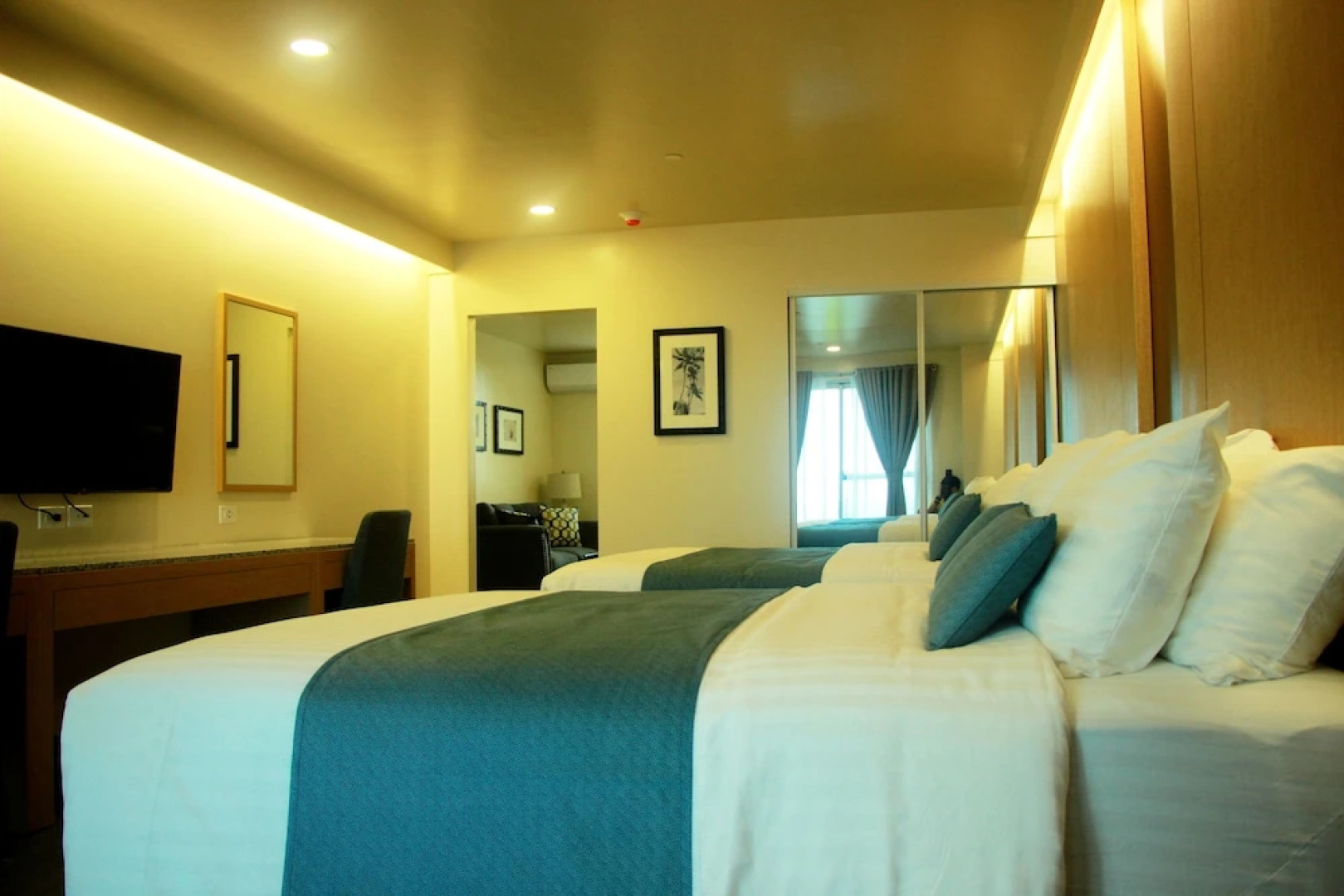 West Plaza Hotel at Lebuu Street