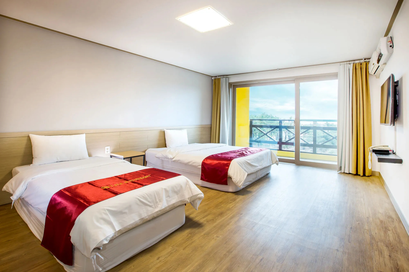 Whinstone Hotel and Resort