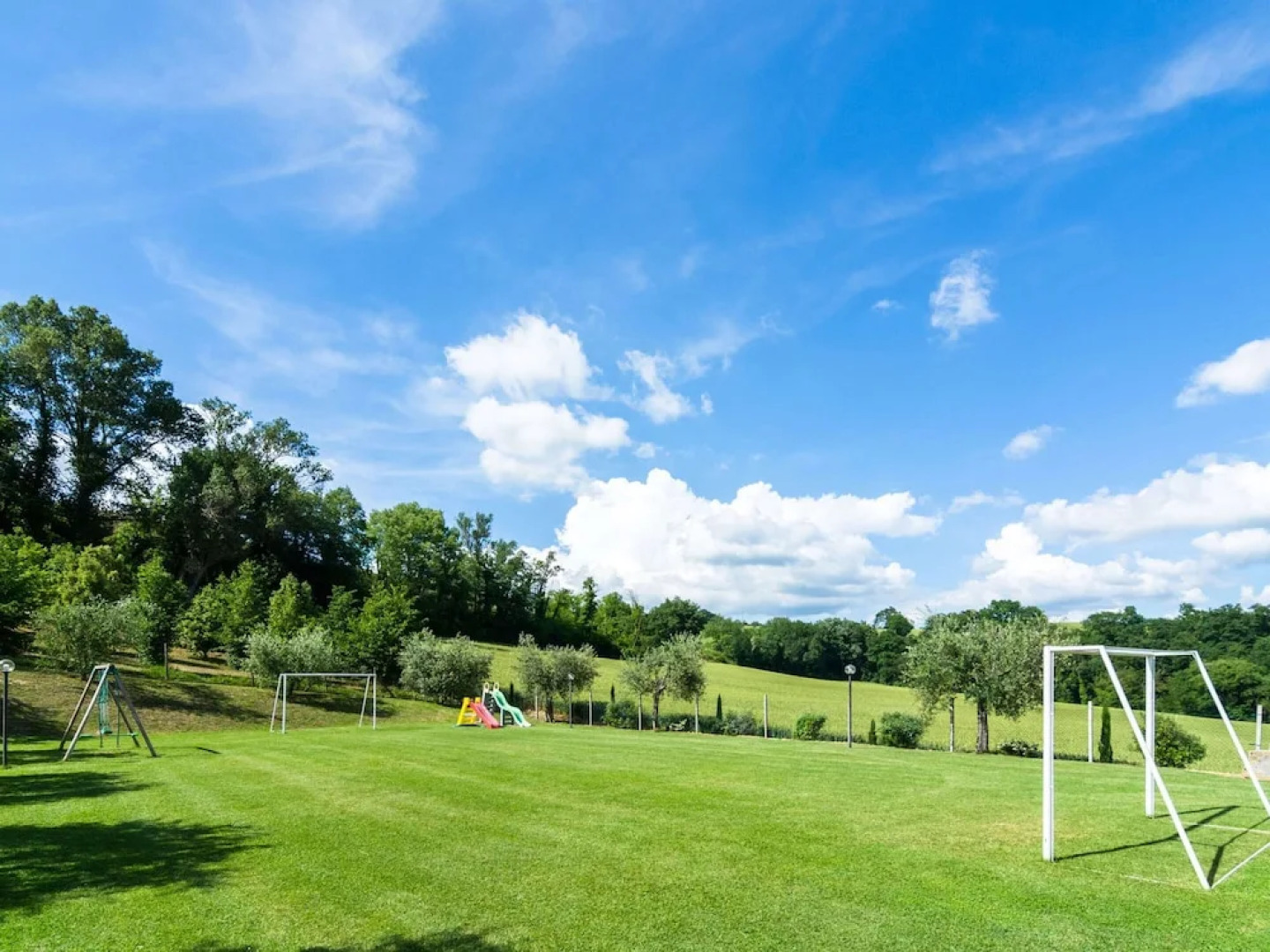 Farmhouse in Perugia with Hot Tub, Swimming Pool, Garden, BBQ