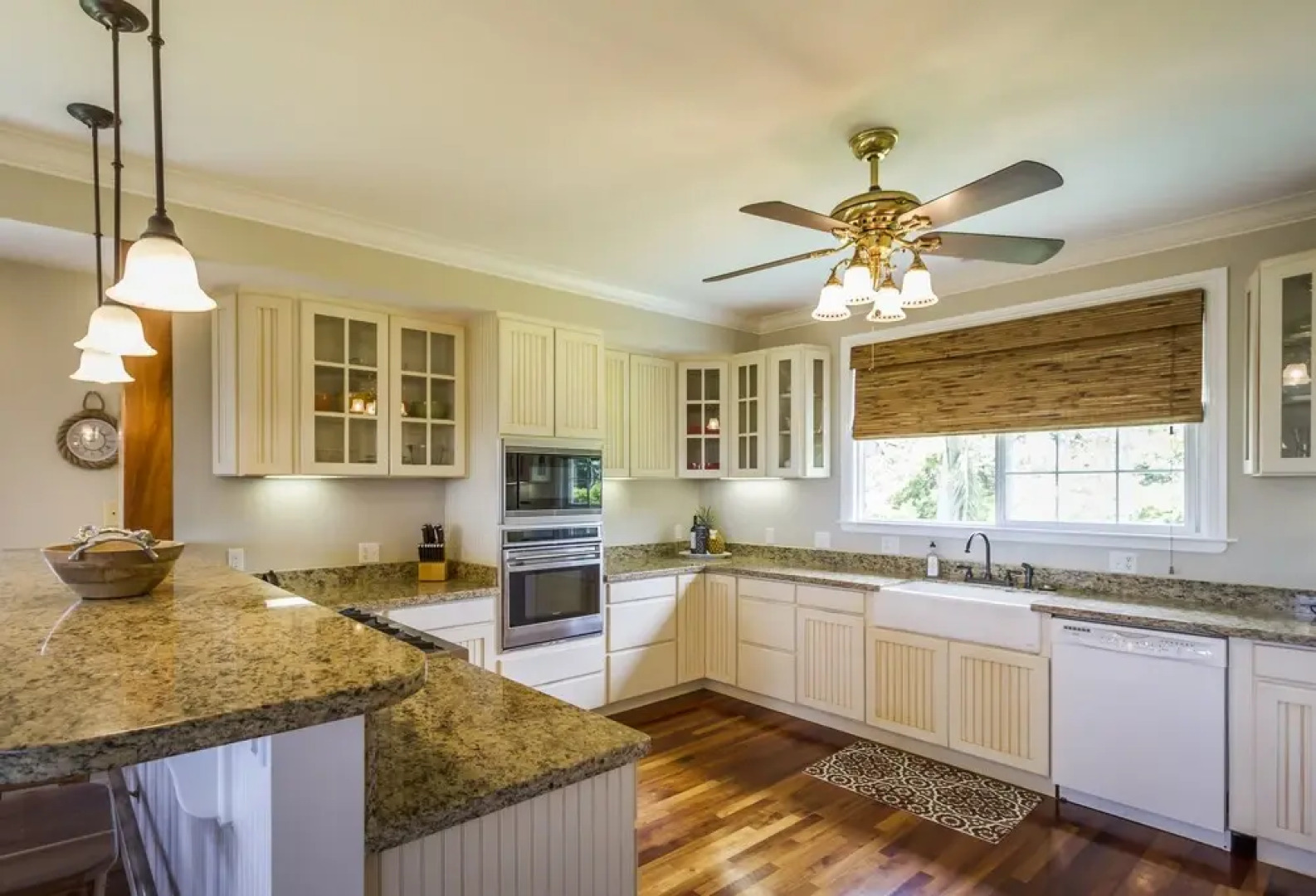 The Green Pineapple Main House 3 Bedroom Home by Redawning