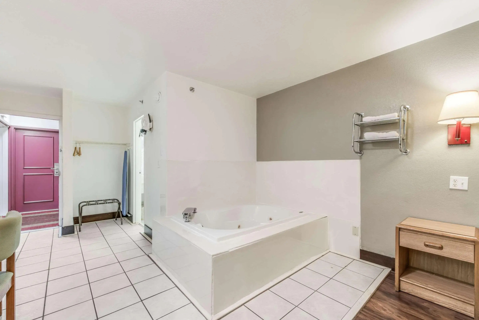 Econo Lodge Truman Inn