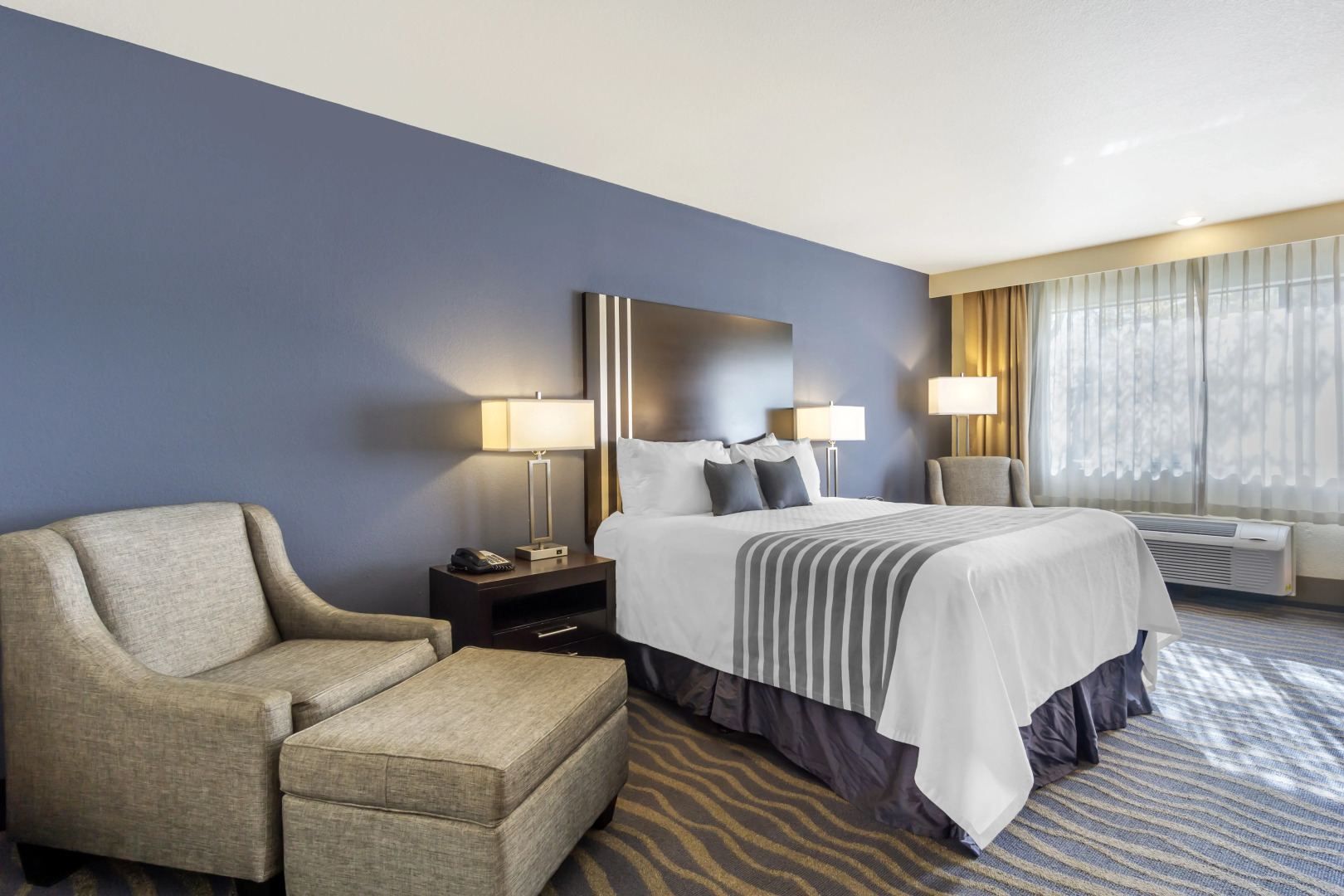 Best Western Plus Edmonds Harbor Inn