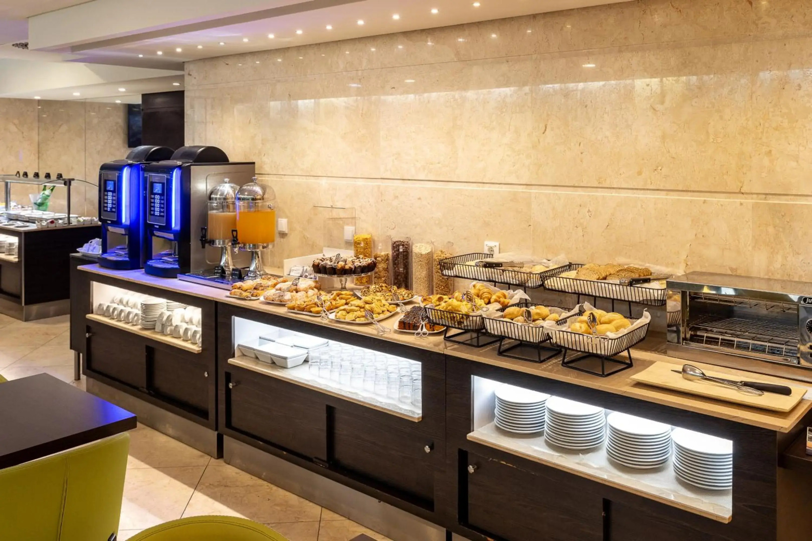 America Diamonds Hotel