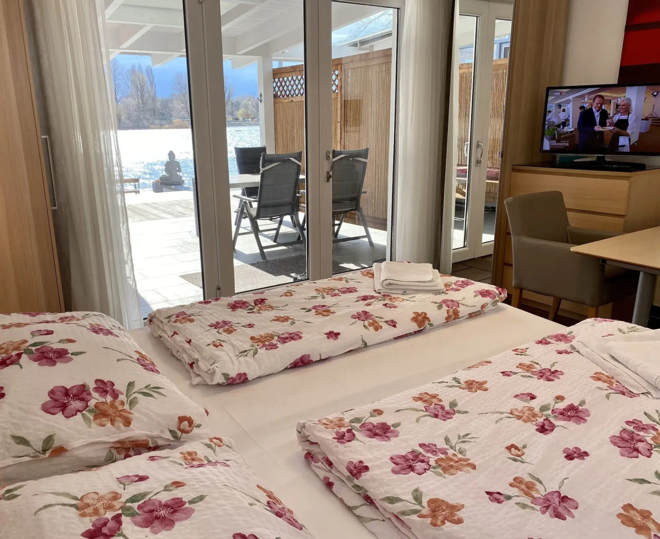 AJO Vienna Beach - Contactless Check-in