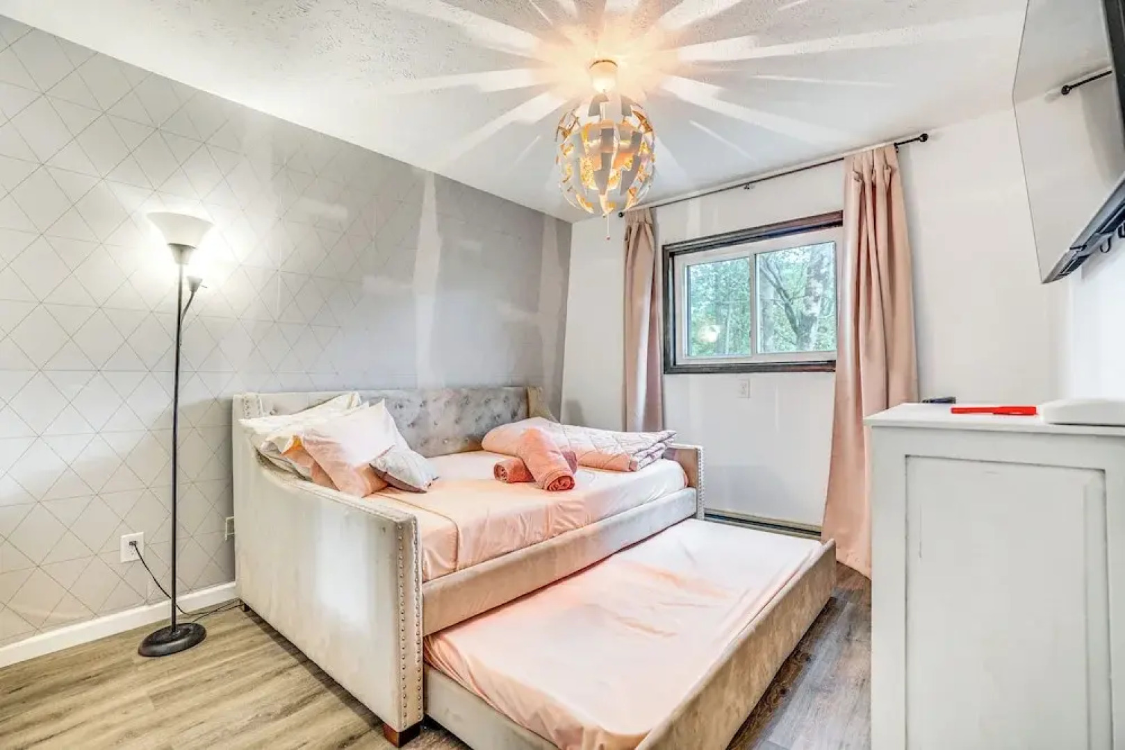 Wooded Tobyhanna Home w/ Fire Pit & Lake Access!