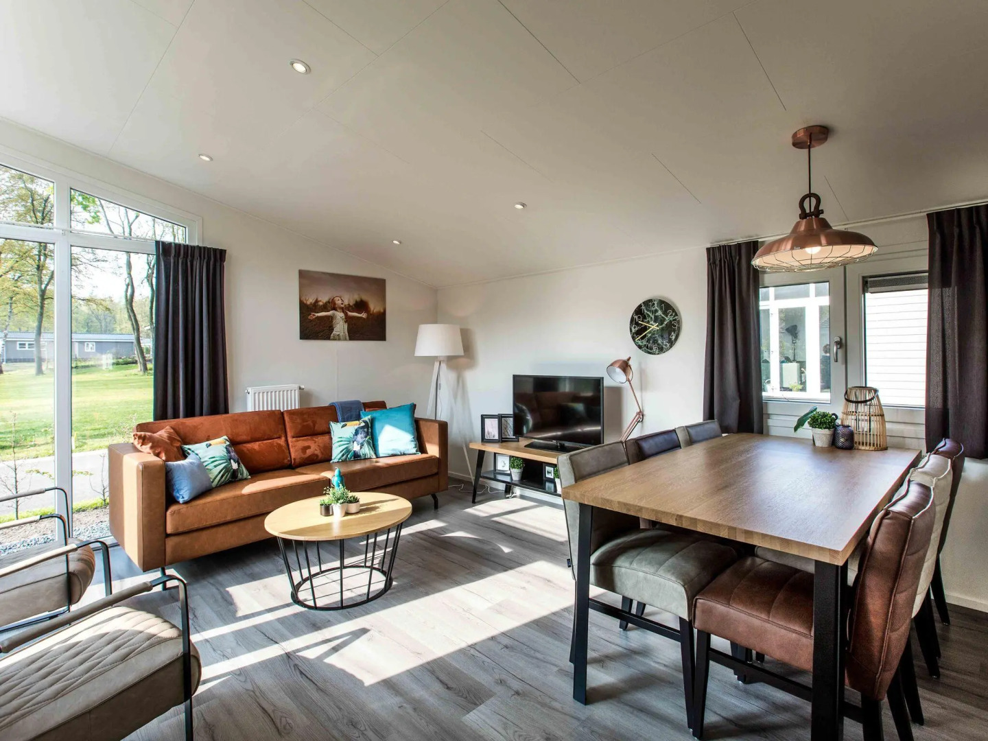 Modern chalet with a dishwasher, located in Park De Veluwe