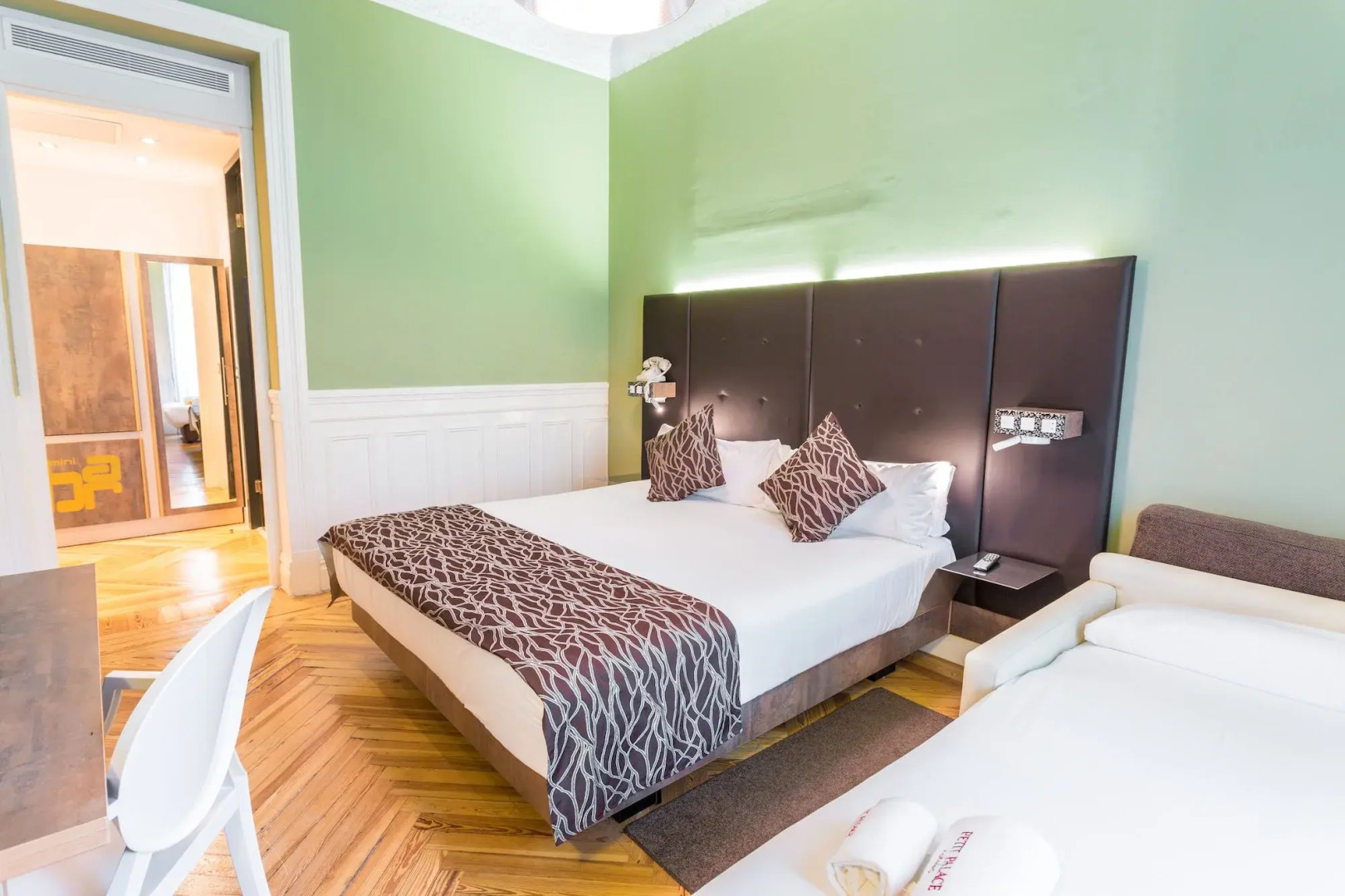 Petit Palace Lealtad Plaza