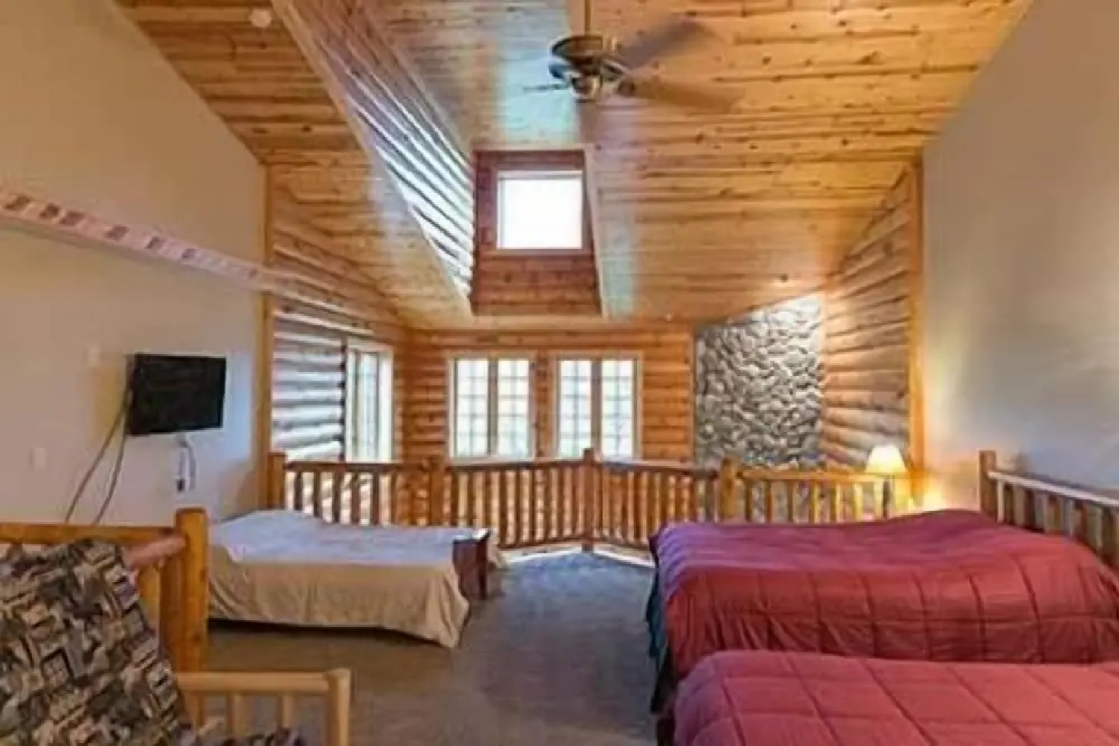 Log Gables - Lake Front