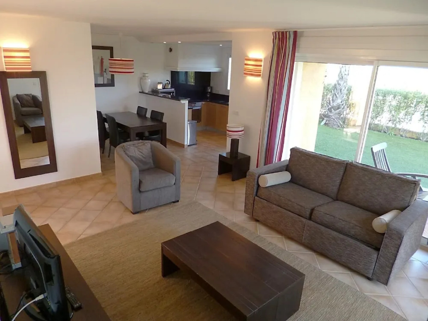 Tidy Appartment With Dishwasher and AC, 10 km From the Beach