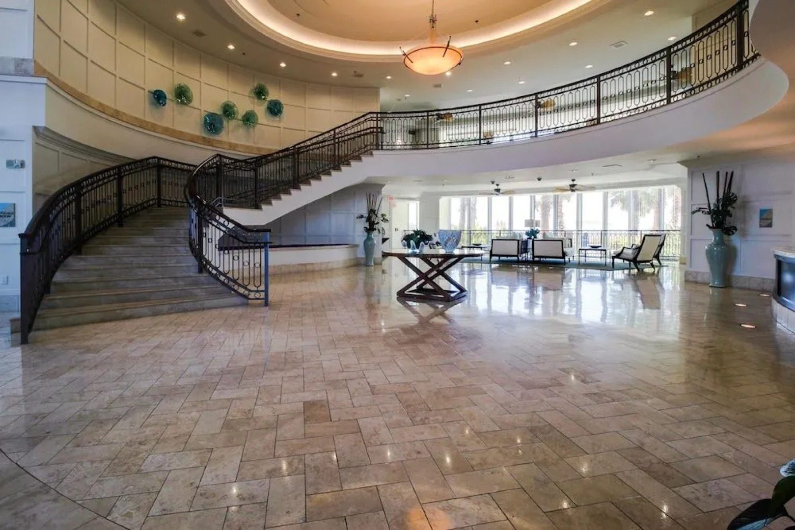 Palisade Palms Beachfront