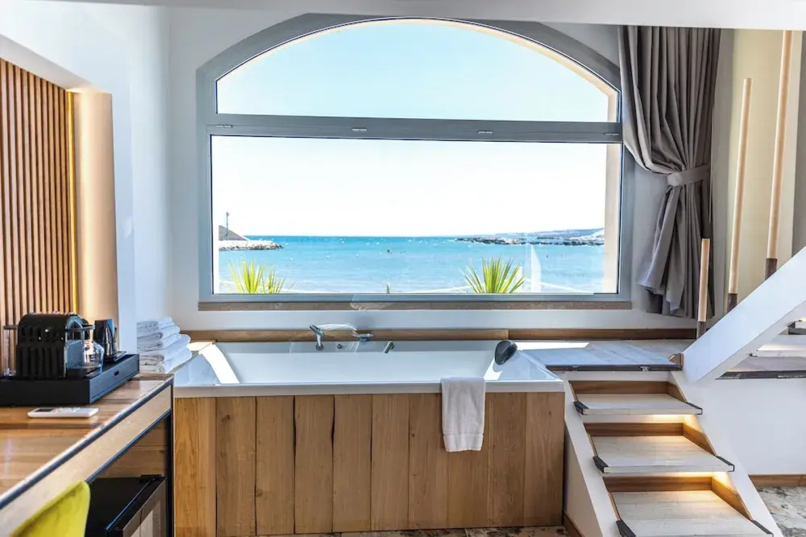 DADA Suites and sea