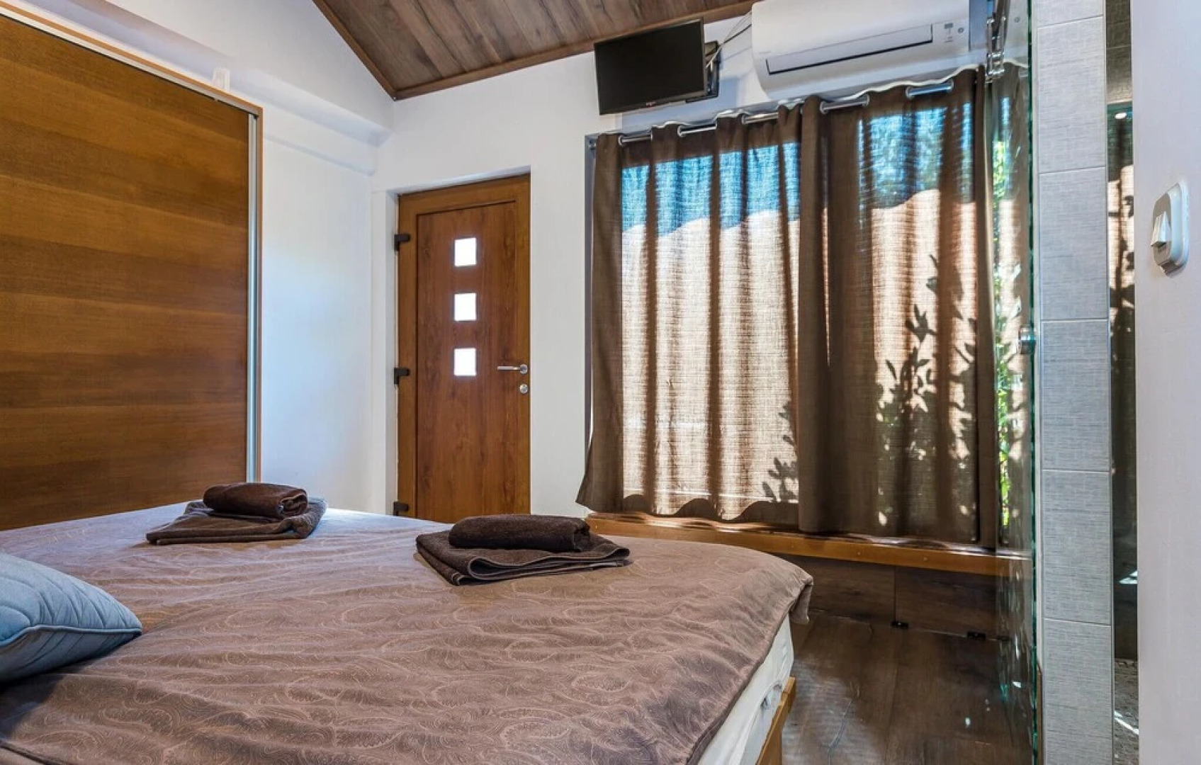 Beautiful Home in Ivinj With Sauna, Wifi and 5 Bedrooms