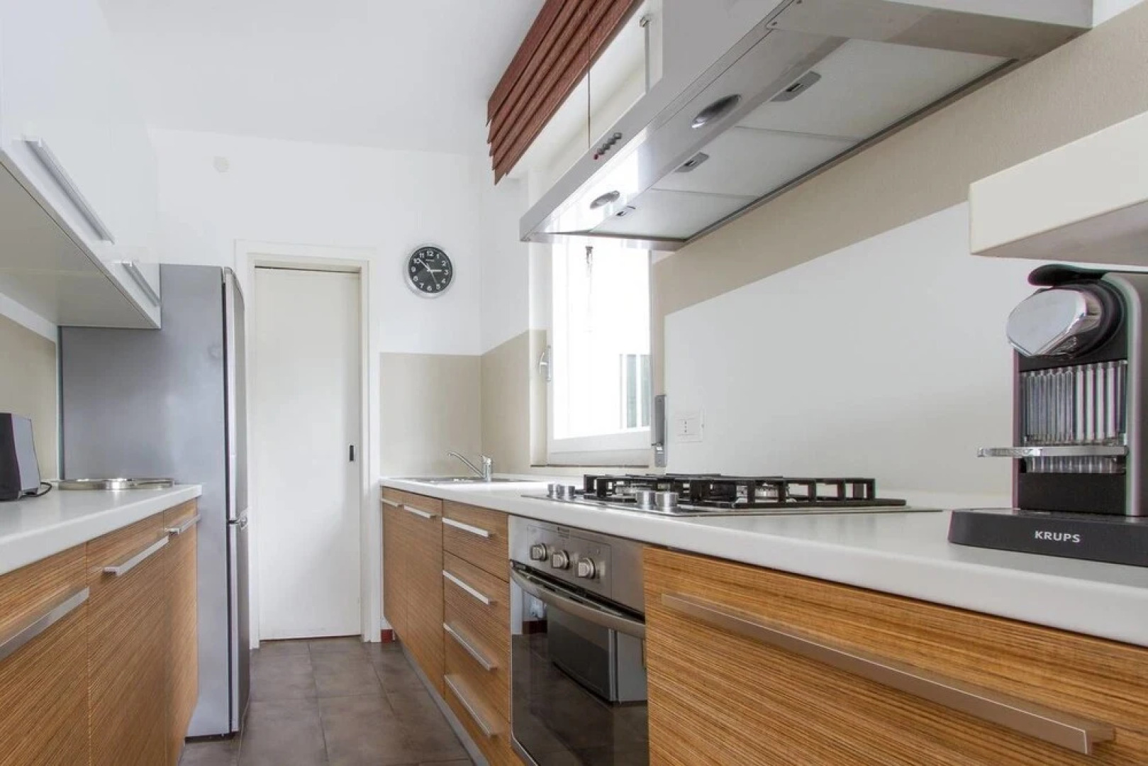 Stunning Lakeside Villa With Direct Lake Access, Mooring, Near Restaurant, Wifi, BBQ