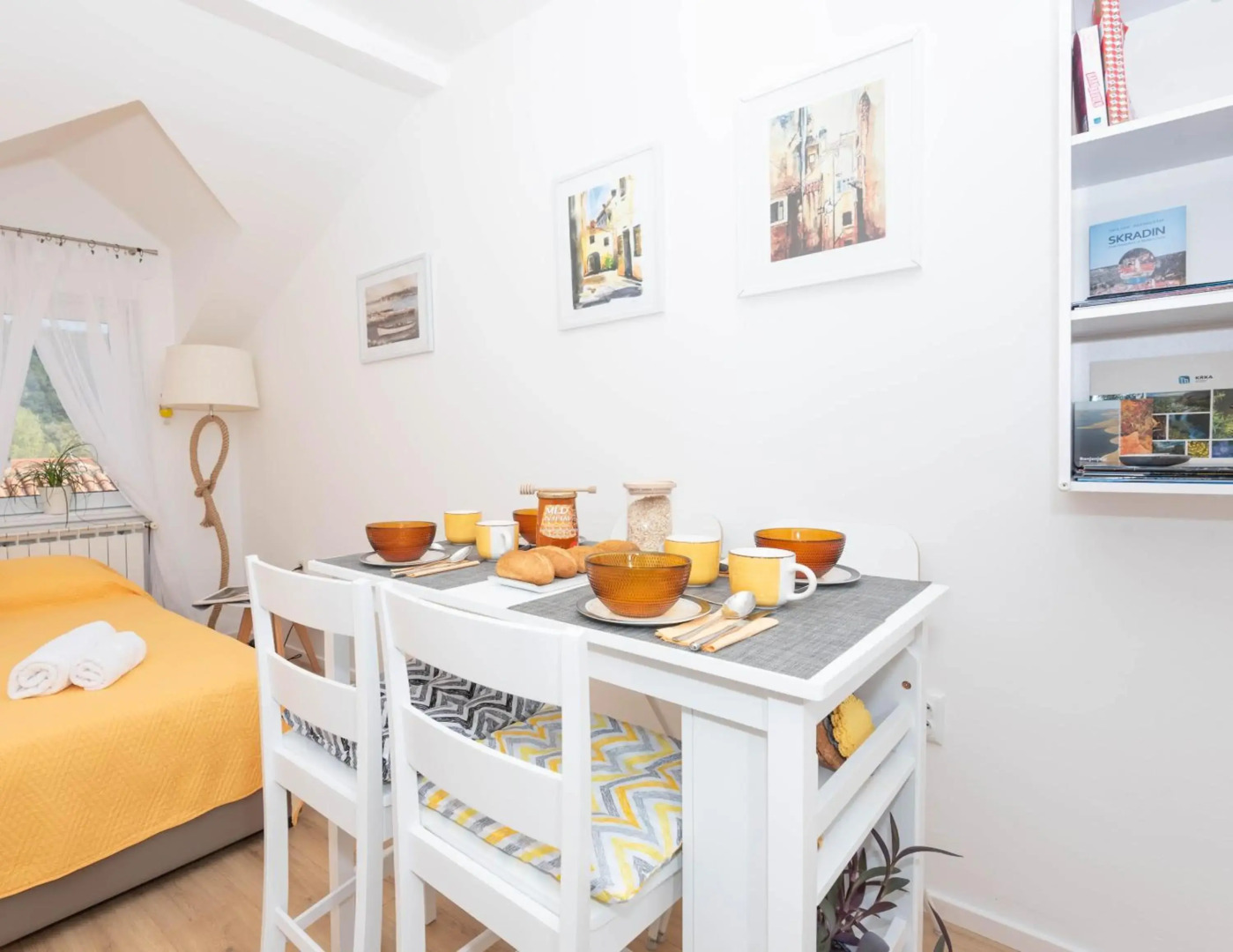 Mediterranean terrace apartment with Bikes & SUP