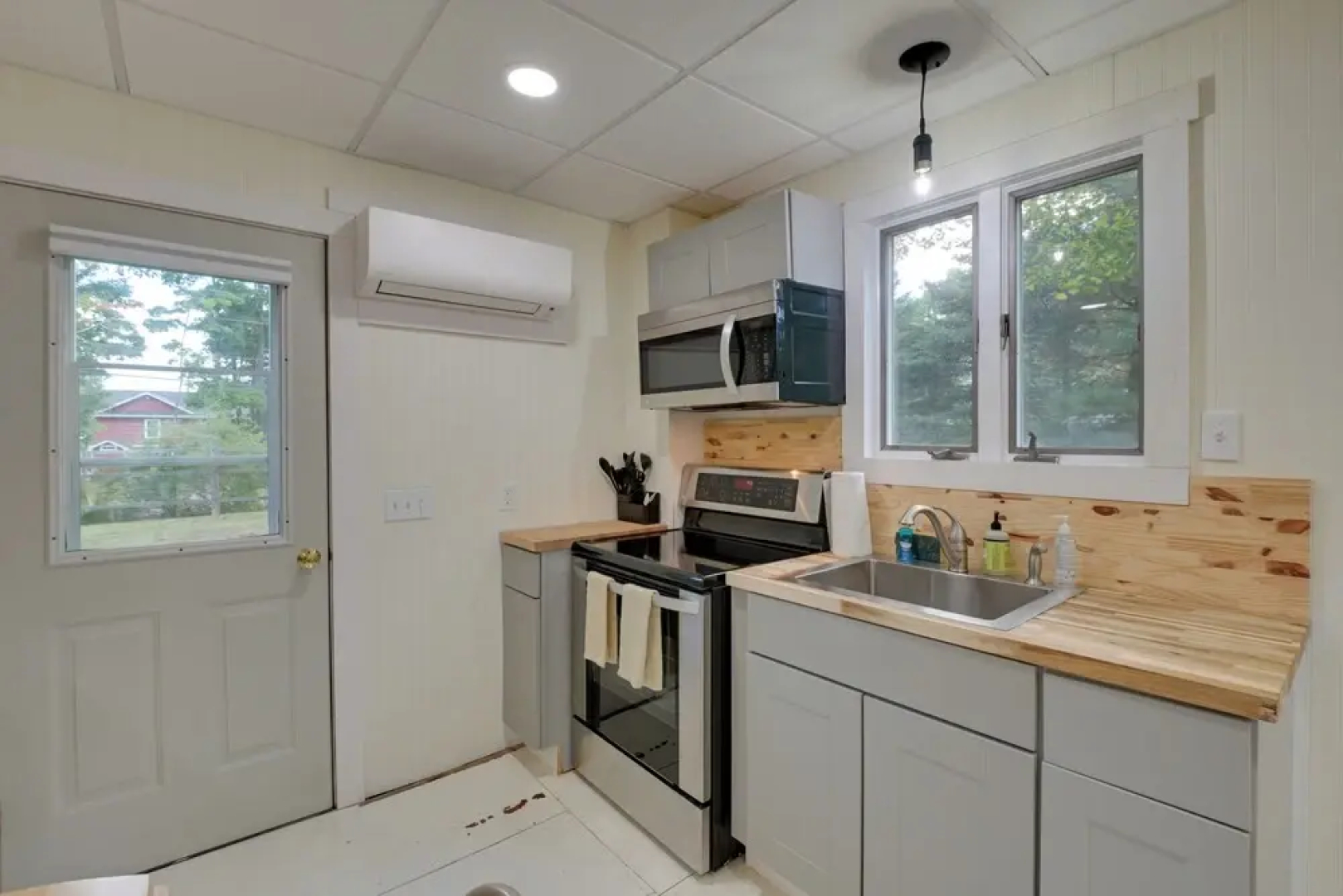 Walk to Harbor: Pet-friendly Apt in Sorrento!