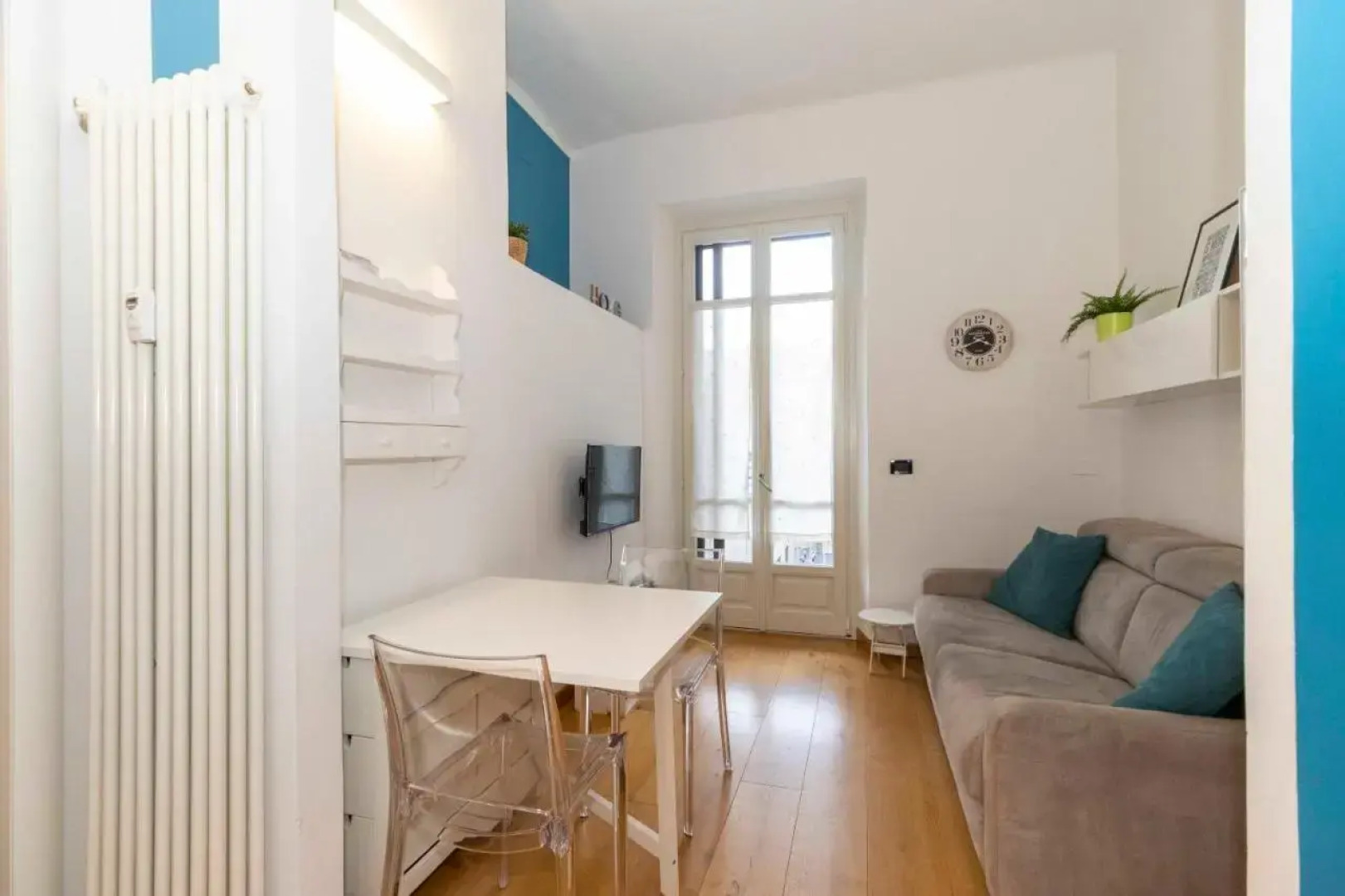 BOOK NOW! Apt x4 a few steps from Valentino's Park