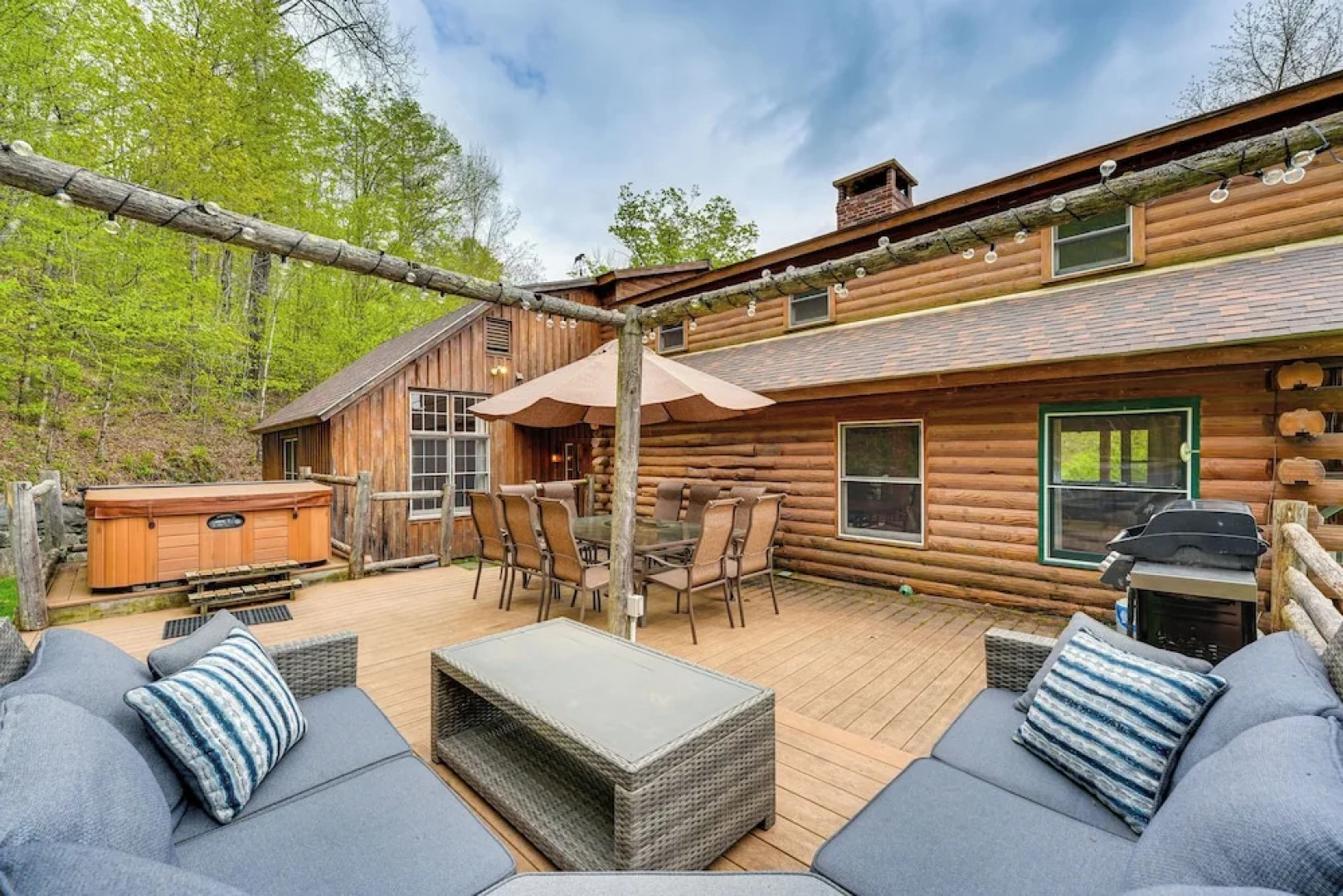 Picture-perfect Vermont Mtn Cabin w/ Hot Tub!