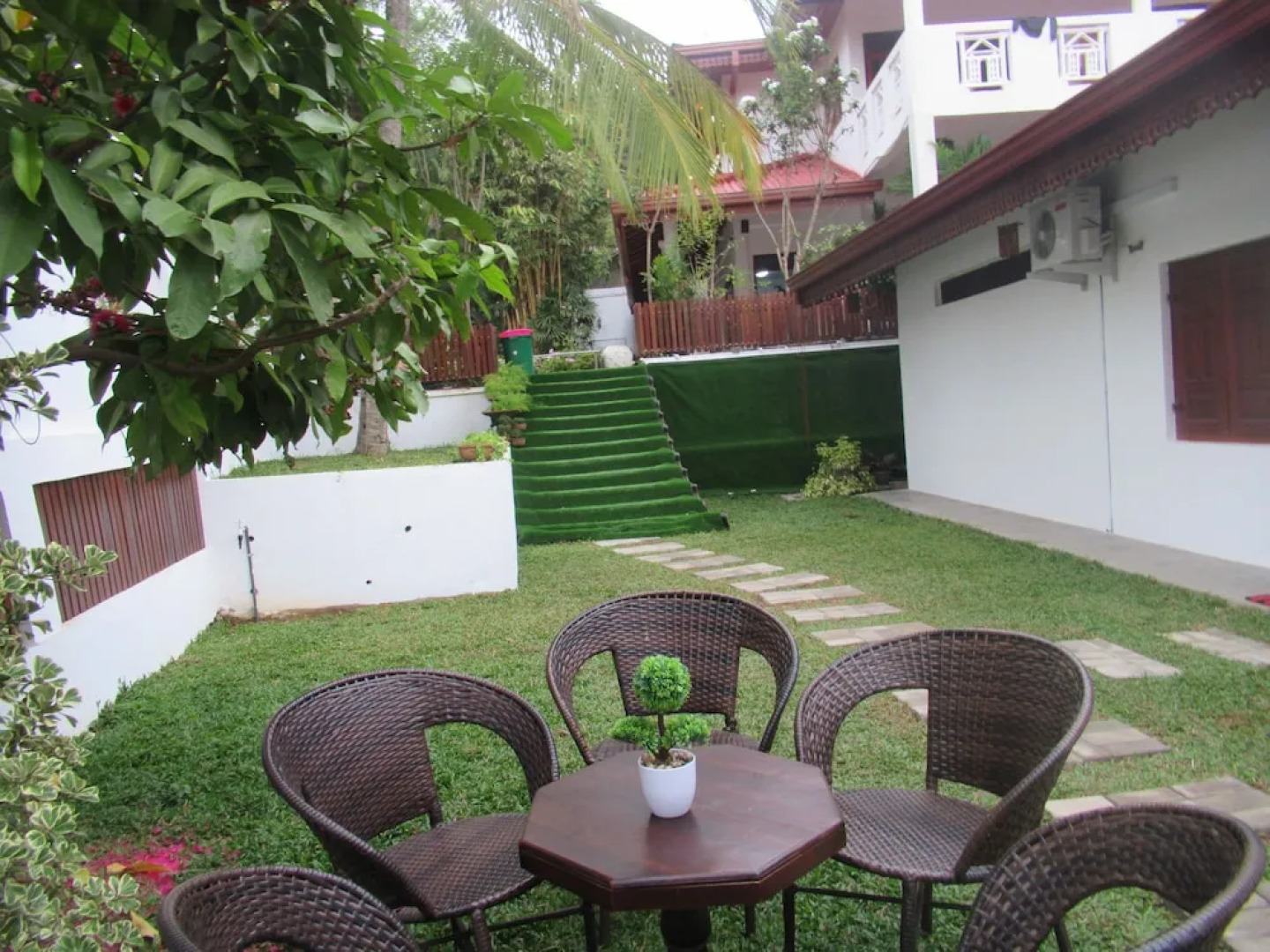 Green Mo Holiday Inn