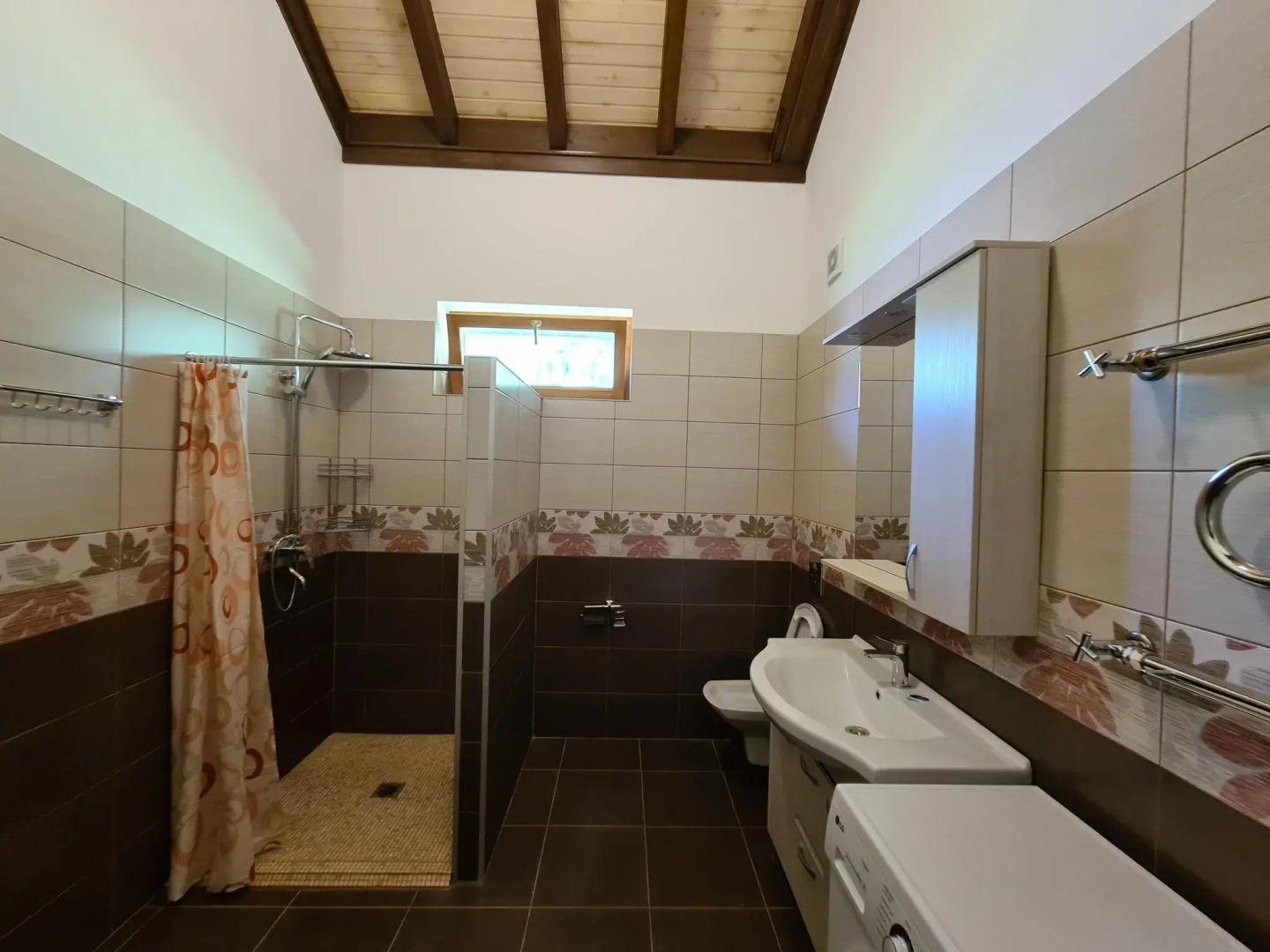 Коттедж В5 на базе отдыха Новинки Парк