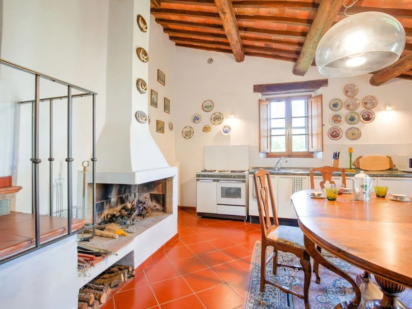 A Beautiful, Traditional Tuscan Hamlet in the Hills