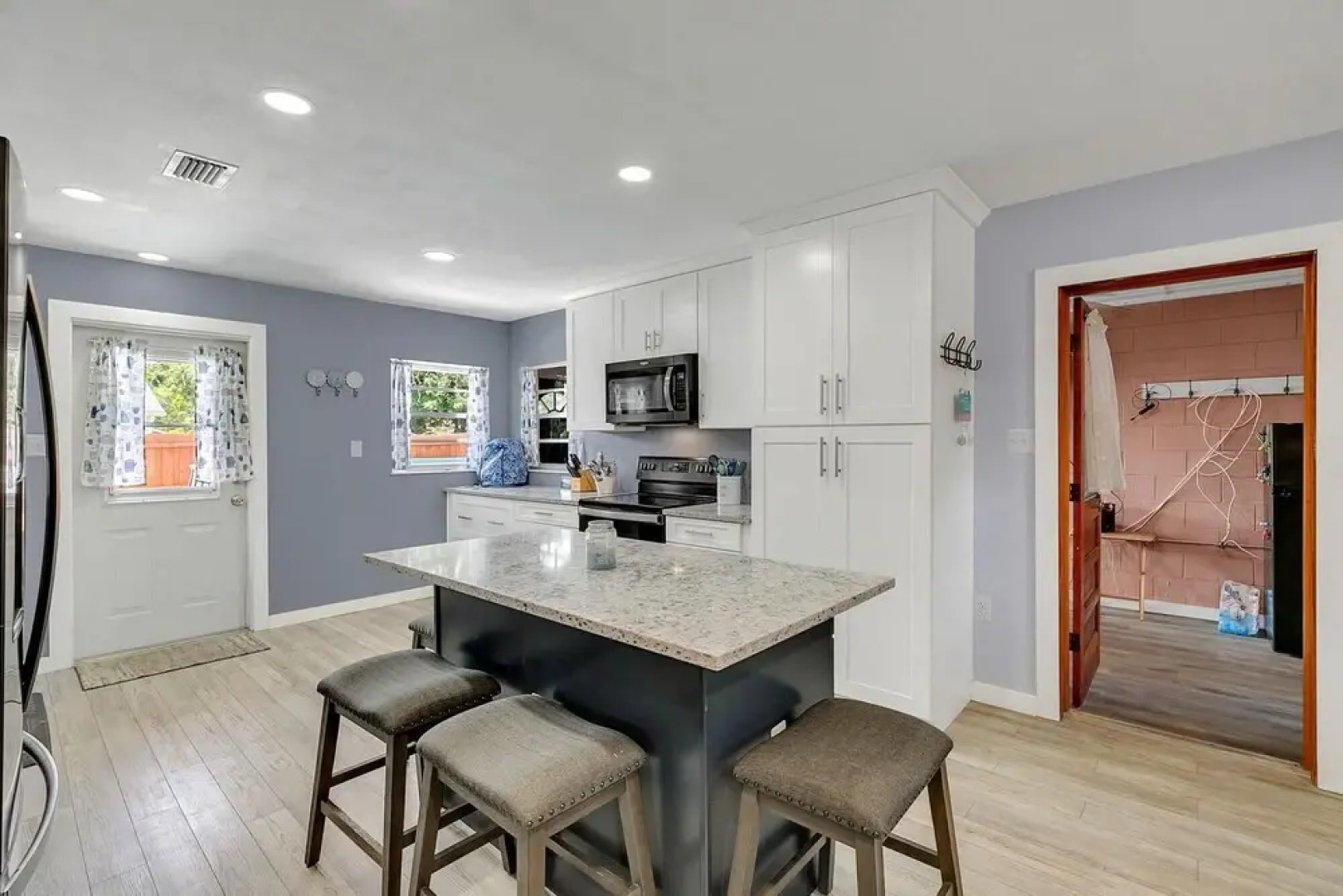 Charming Pool Home Minutes From Downtown Orlando and Winter Garden