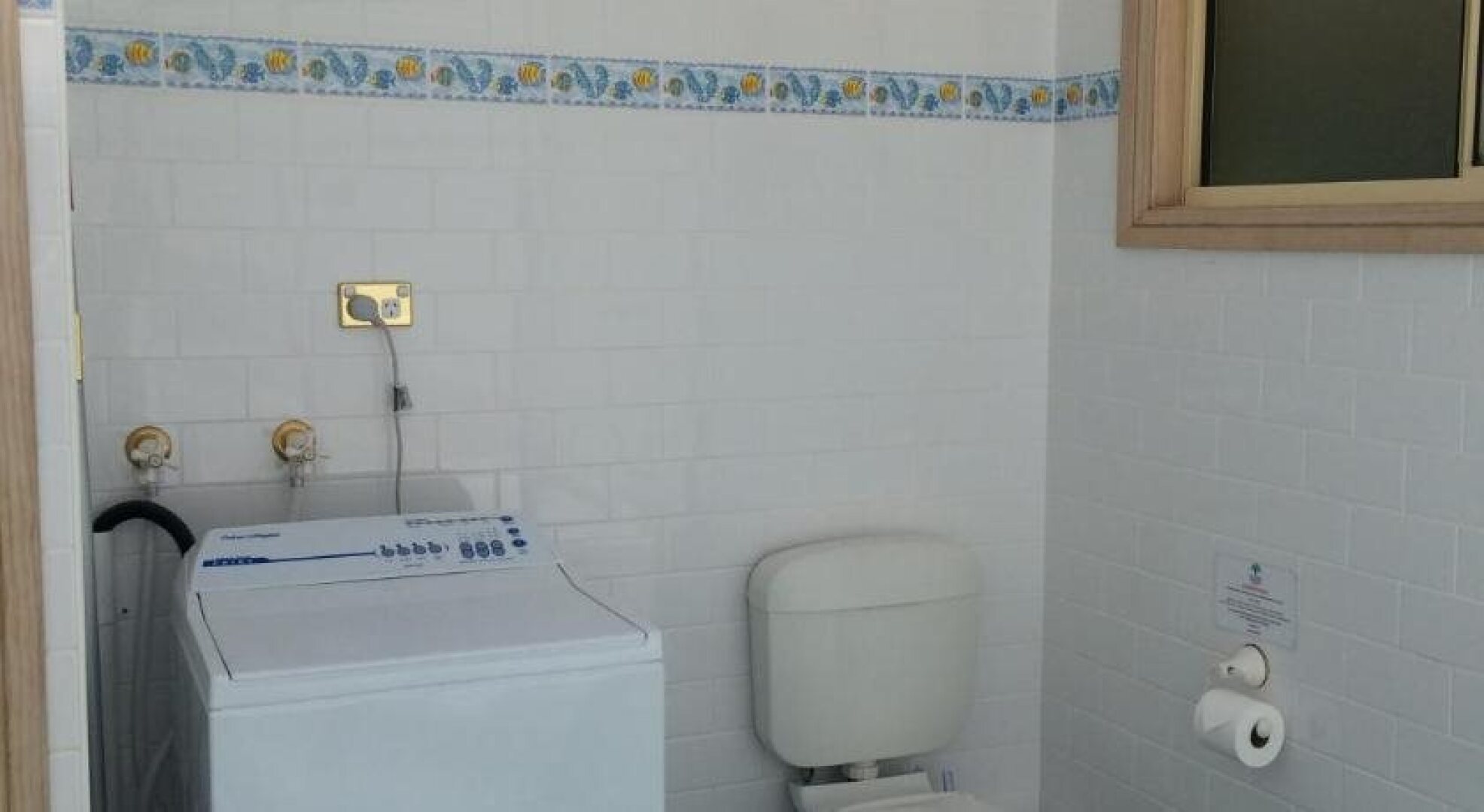 Gateway Lifestyle Lorikeet