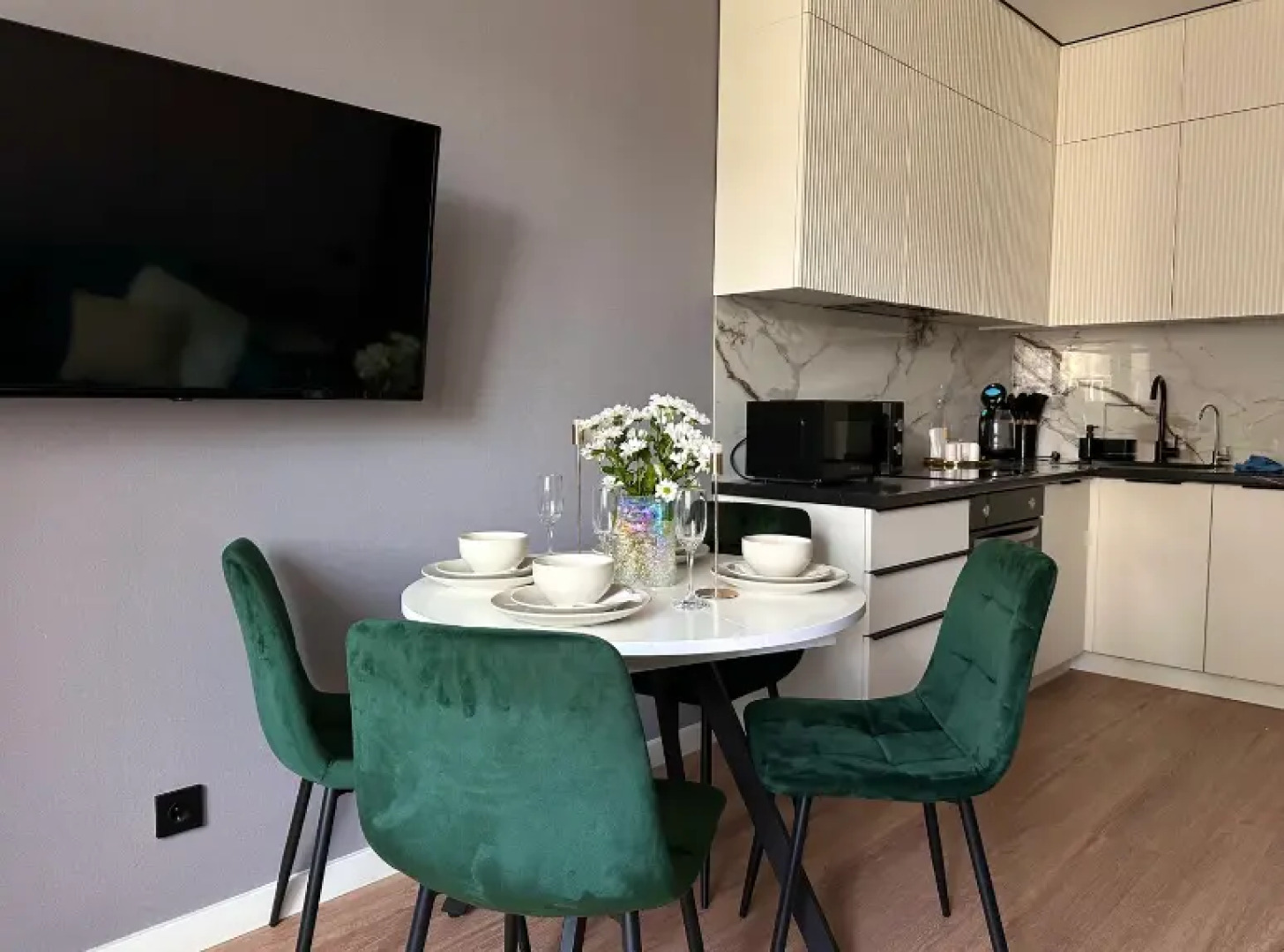 Апартаменты на Четаева 43А