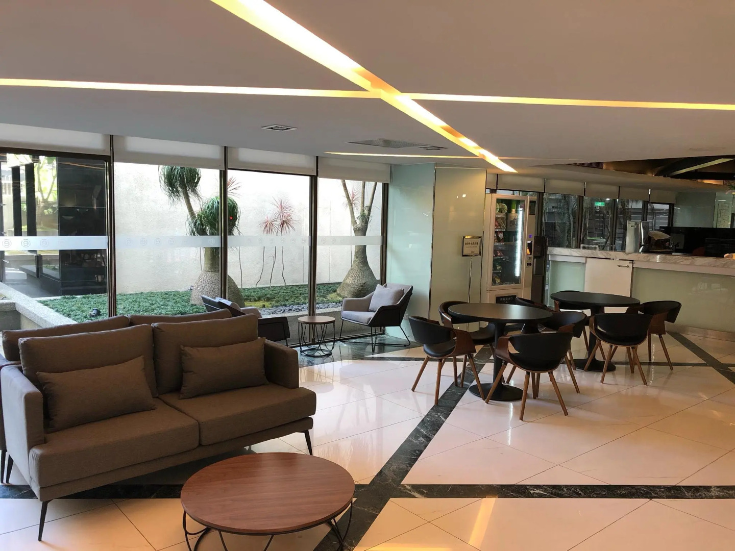 CHECK inn SELECT Hualien LinSen