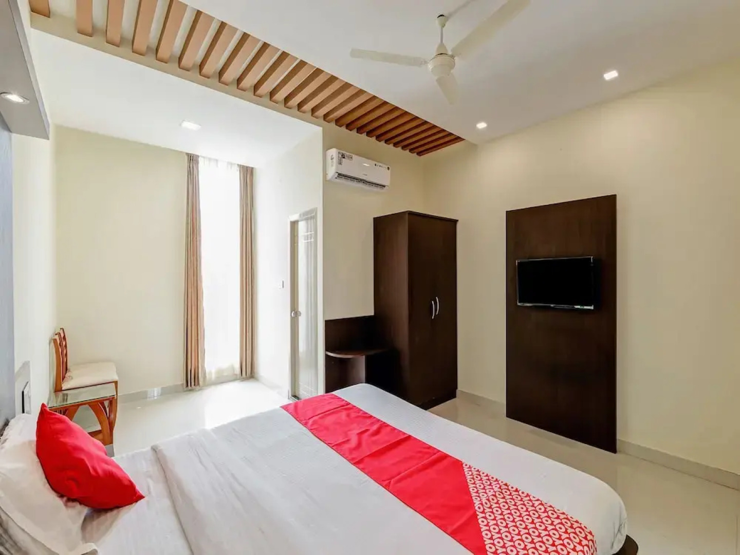 OYO 24959 Slv Royal Inn