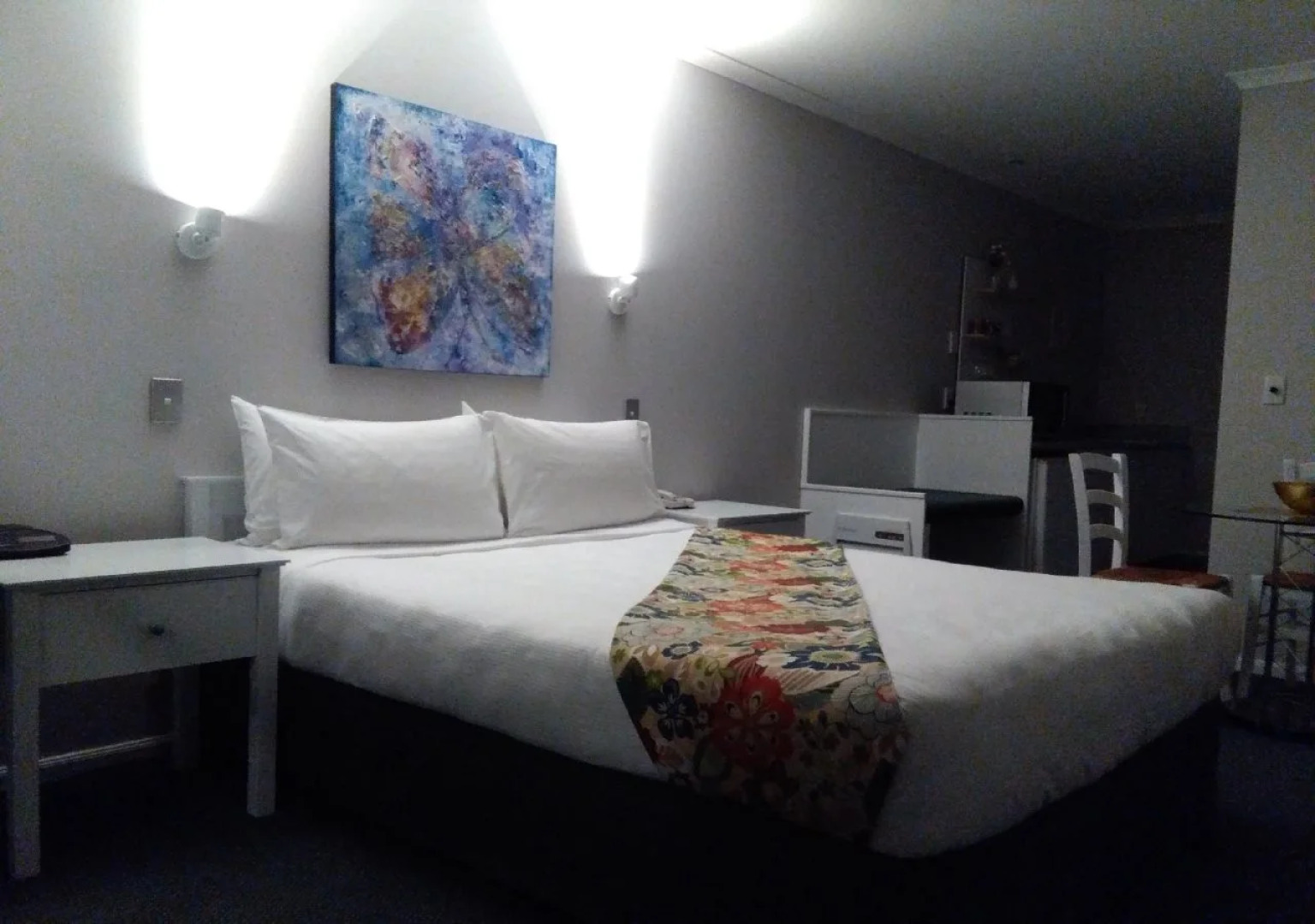 Colonial Lodge Motel