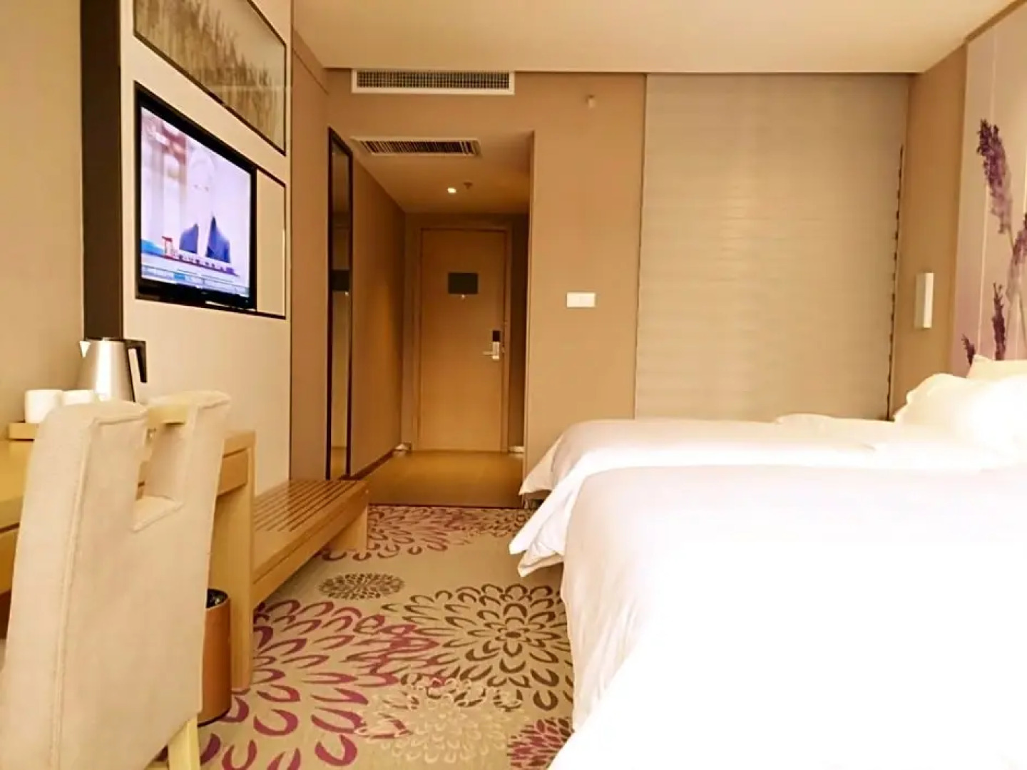 Lavande Hotel Heyuan Avenue Asia's first fountain