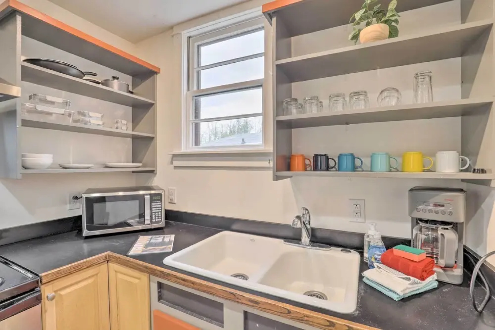 Weaverville Studio ~ 9 Mi to Dtwn Asheville!