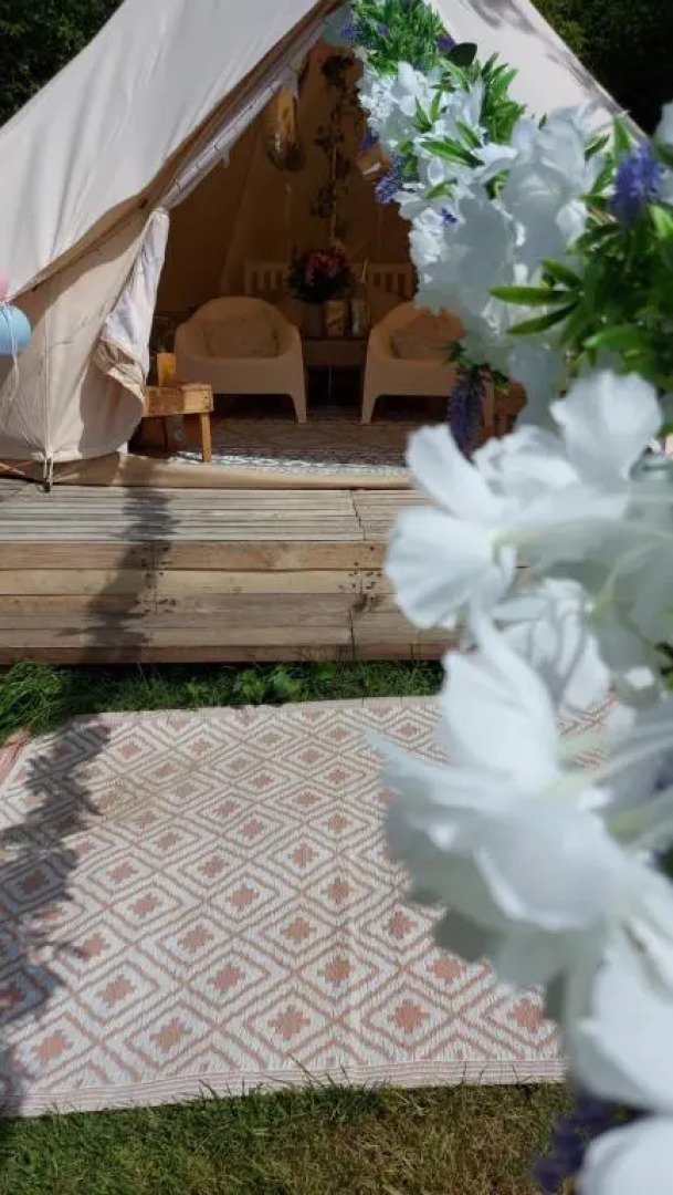 Hopgarden Glamping - Luxury 6m bell tent