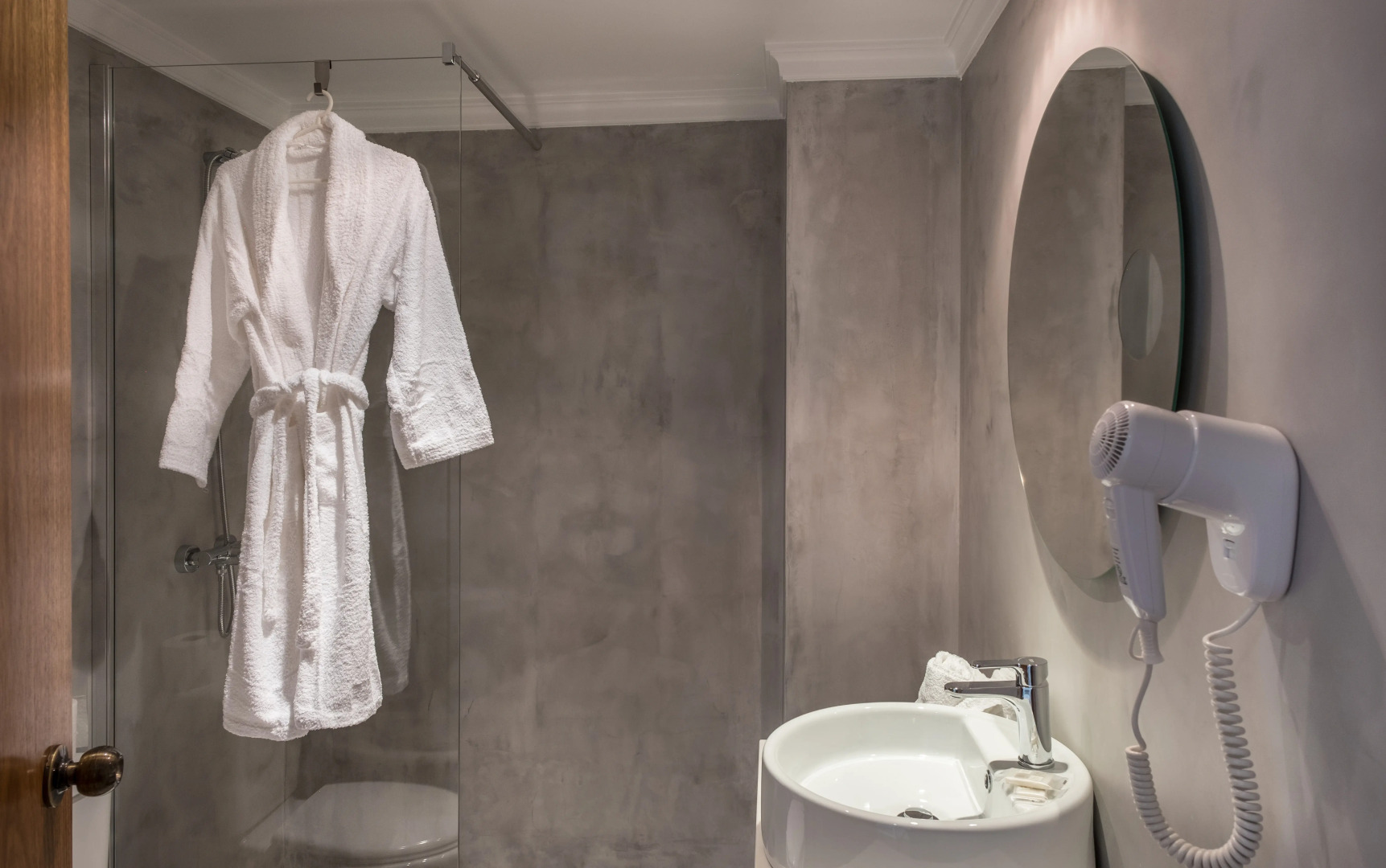 Imperhotel by Umbral