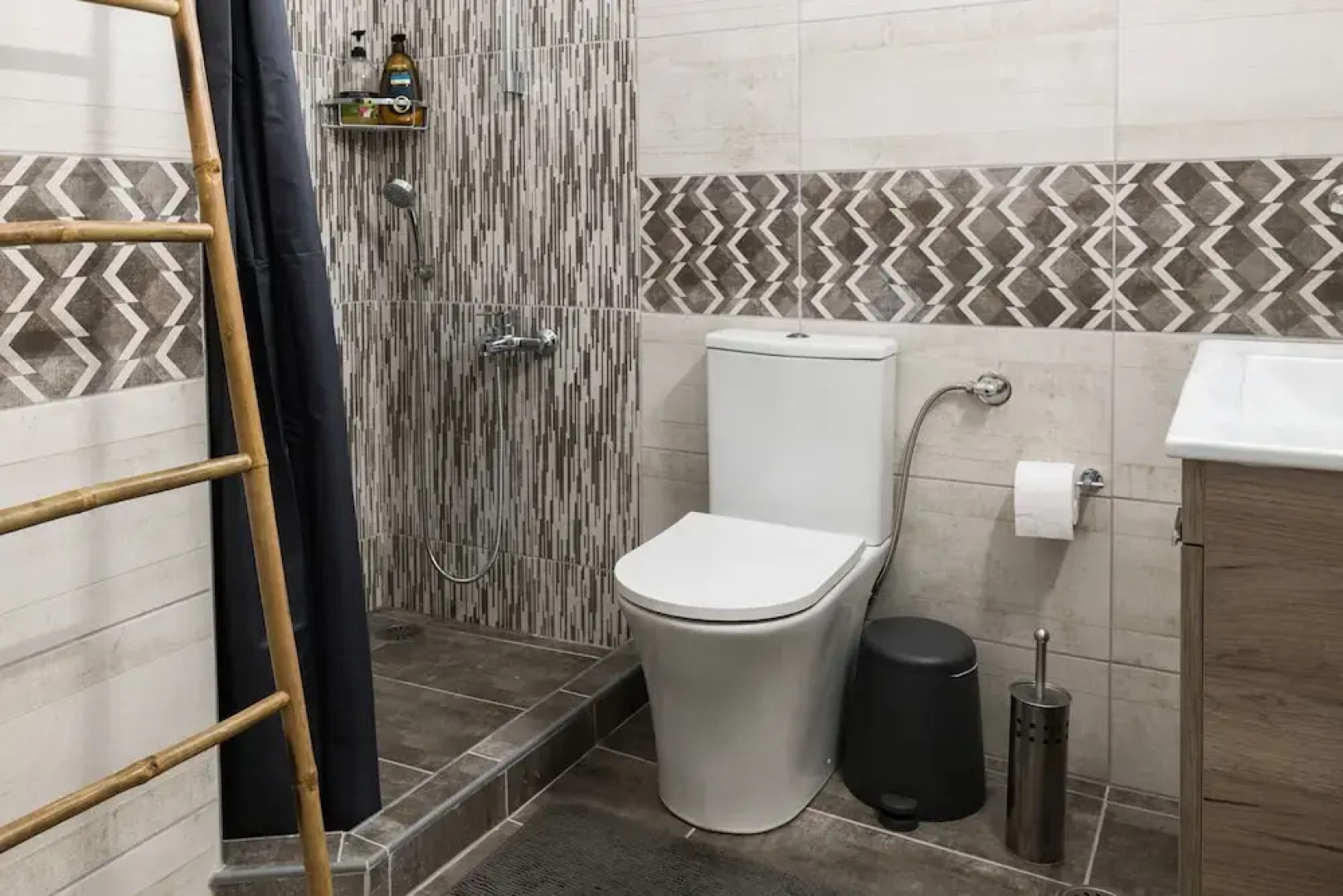 Alexander Apartments Airport