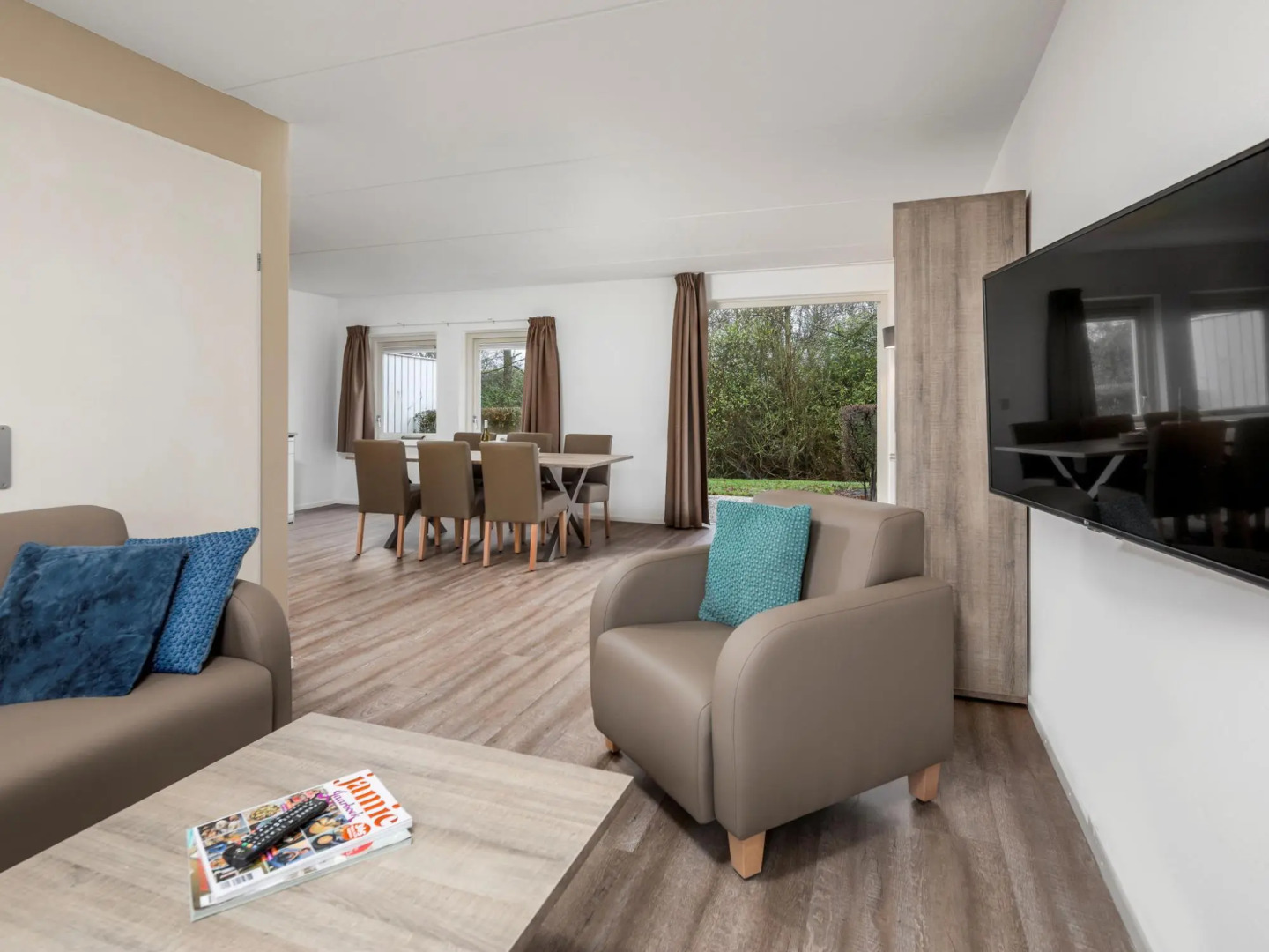 Restyled Bungalow With 2 Bathrooms, Near the Beach