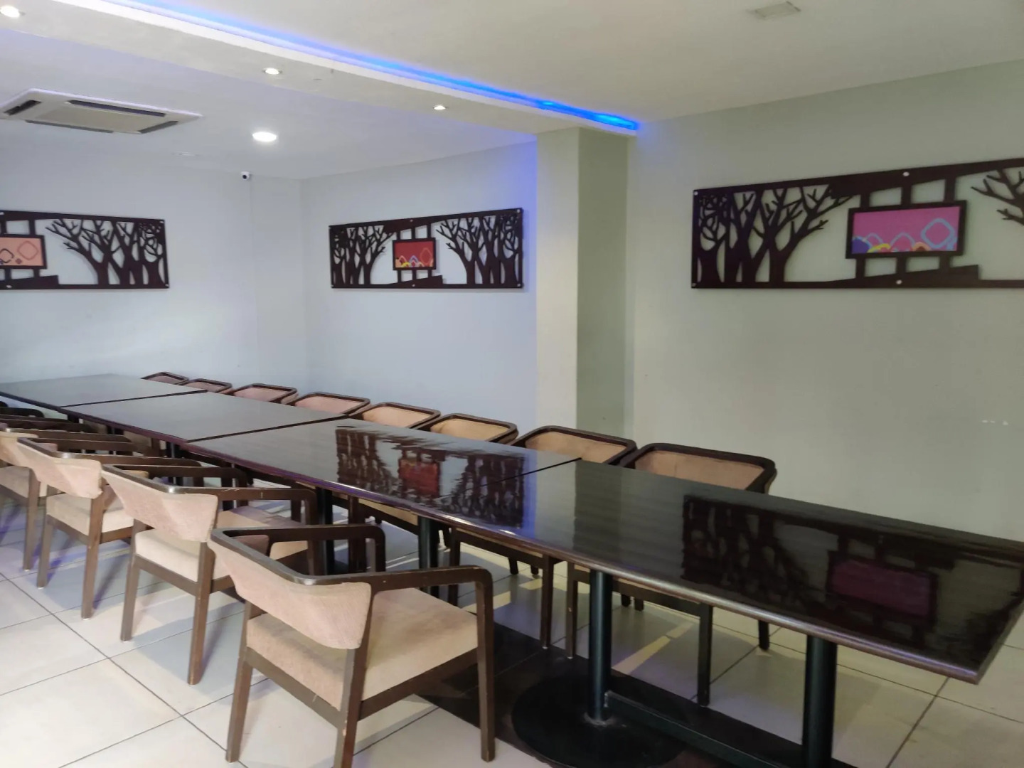 Pride Biznotel - The Maison Anand