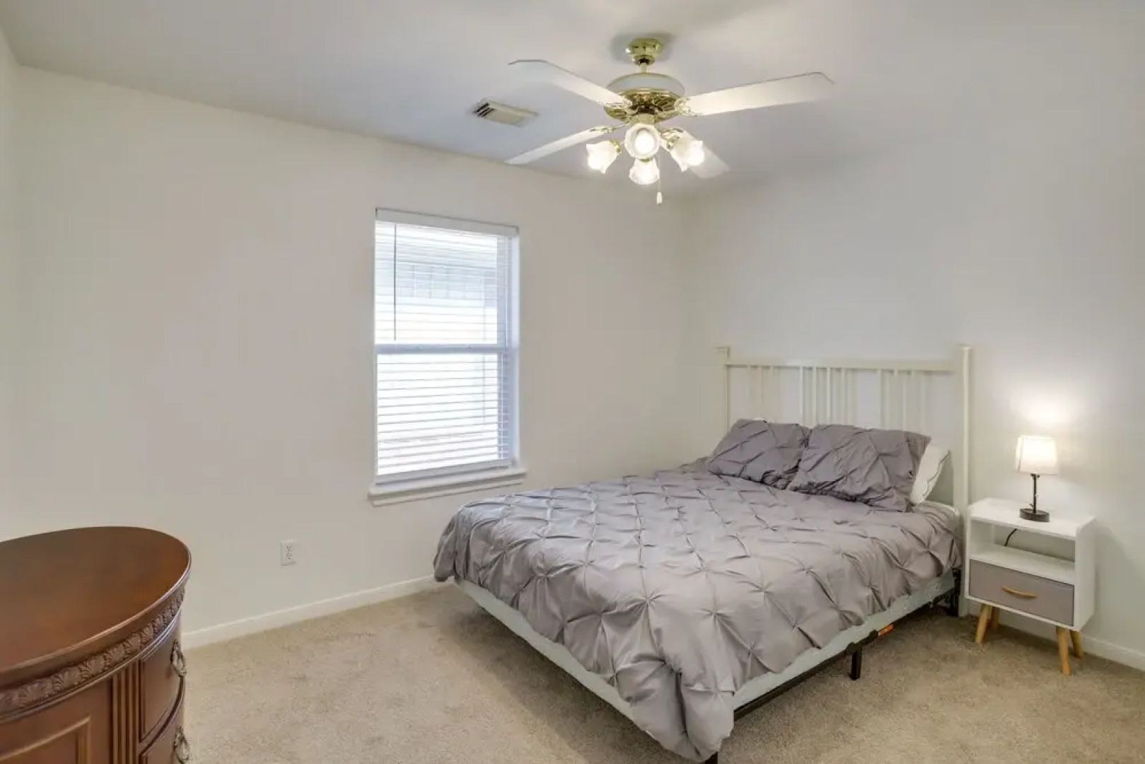 Pet-friendly Spring Home - 4 Mi to Six Flags!