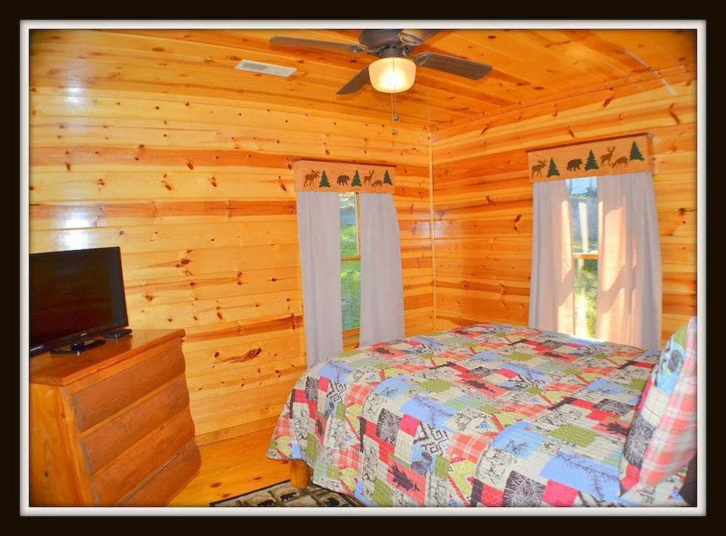 Little Sugar Camp 3 Bedroom Cabin by RedAwning