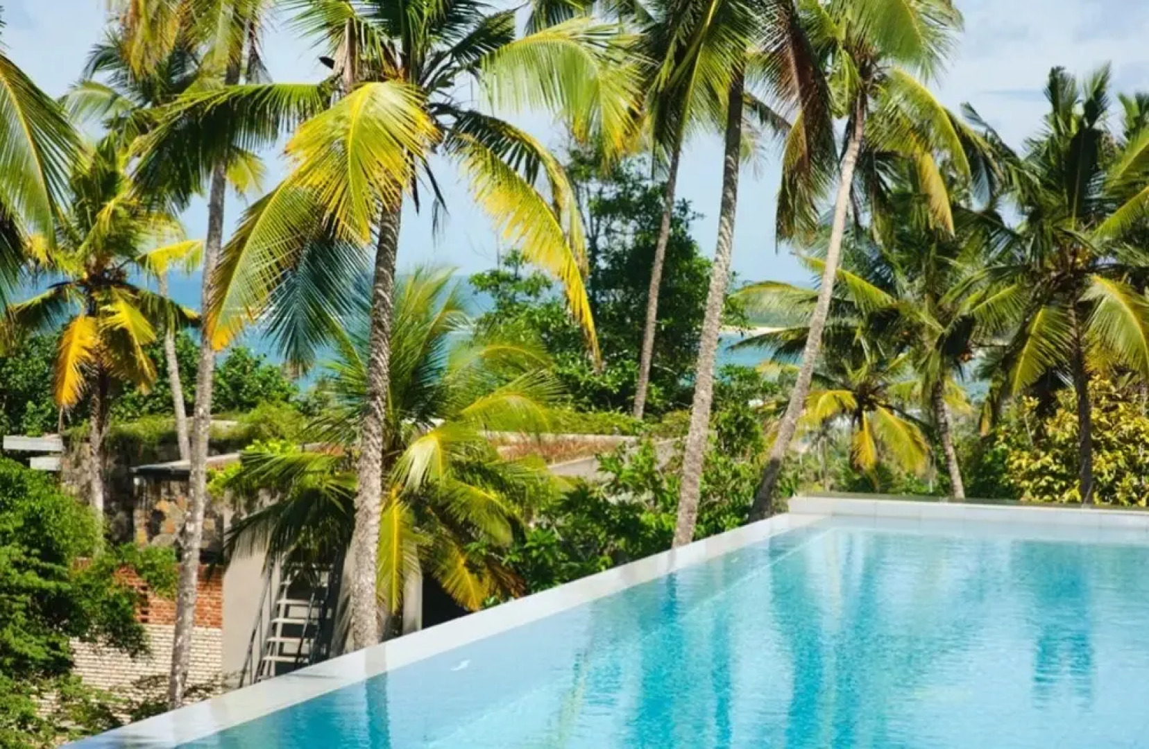 Modern Beach Villa With Roof Terrace