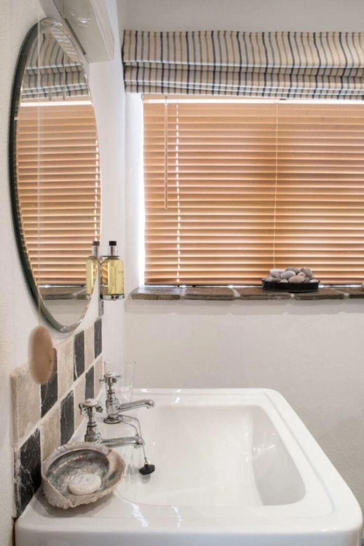 Superb detached Grade II listed barn conversion with hot tub & FREE membership to nearby Leisure Club