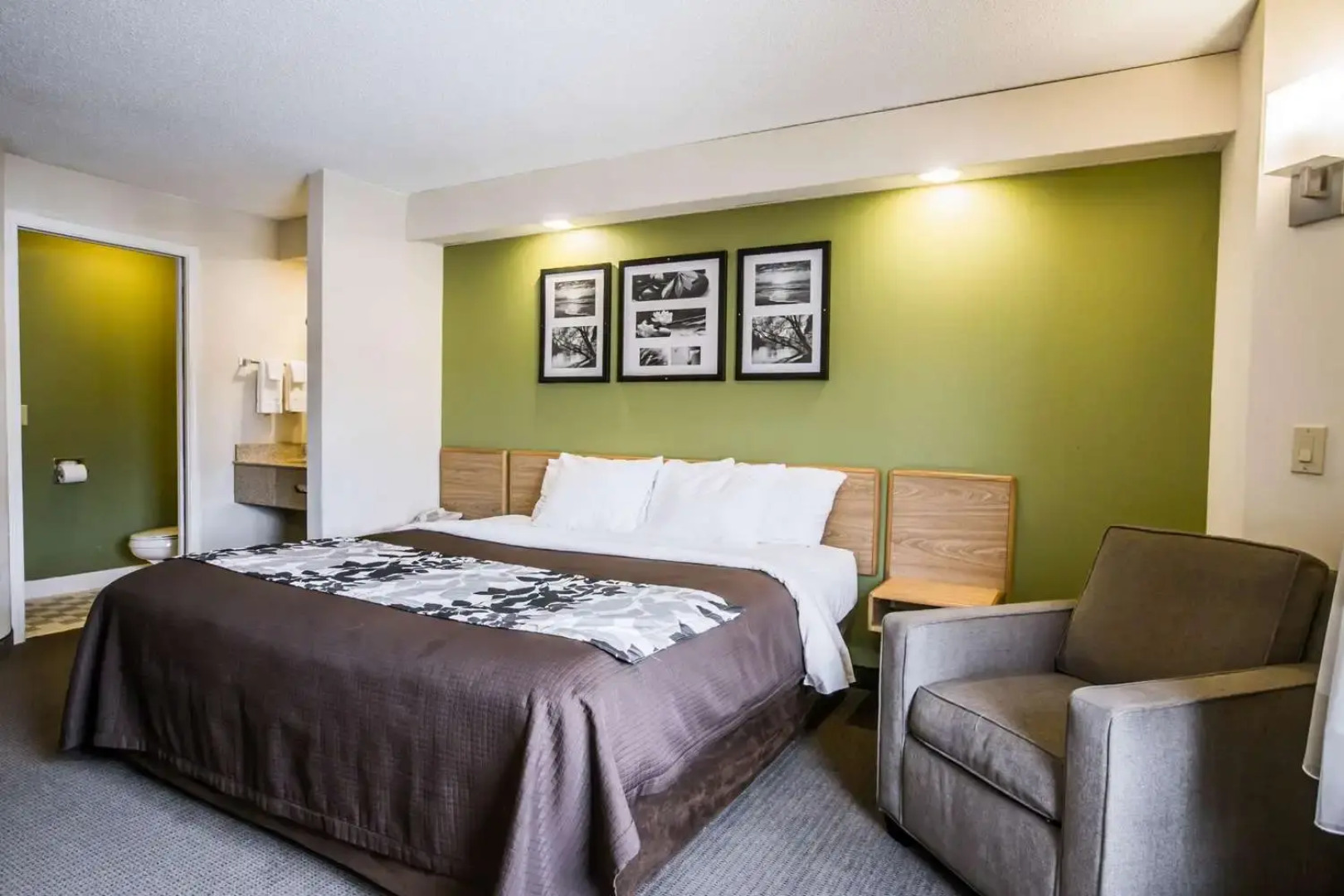 Rodeway Inn Austell Six Flags