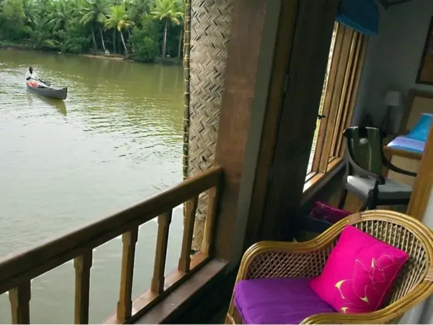 The Lotus - Houseboat