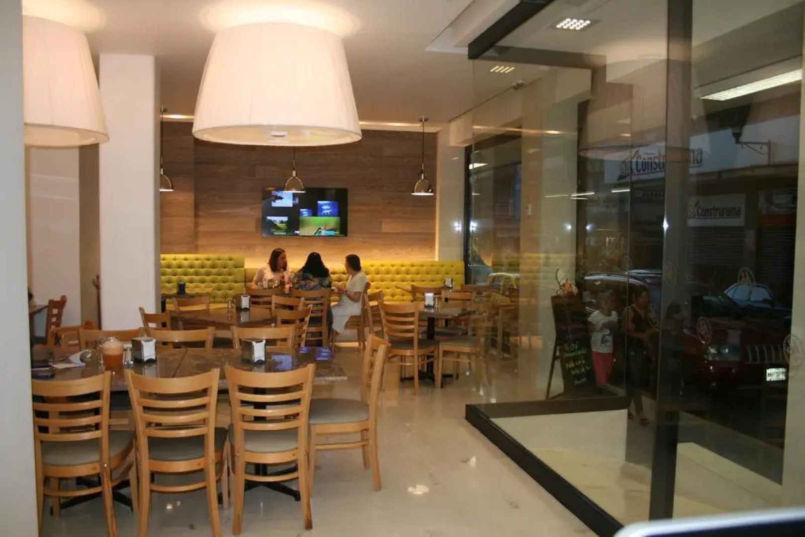 Hoteles Piedra Alta by De Los Perez