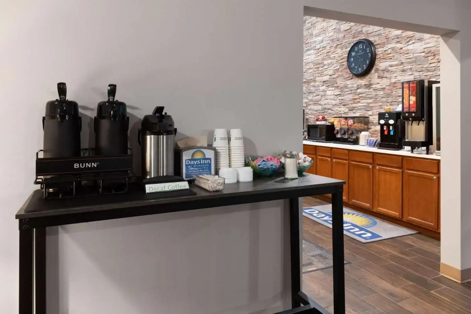 Days Inn by Wyndham Hutchinson