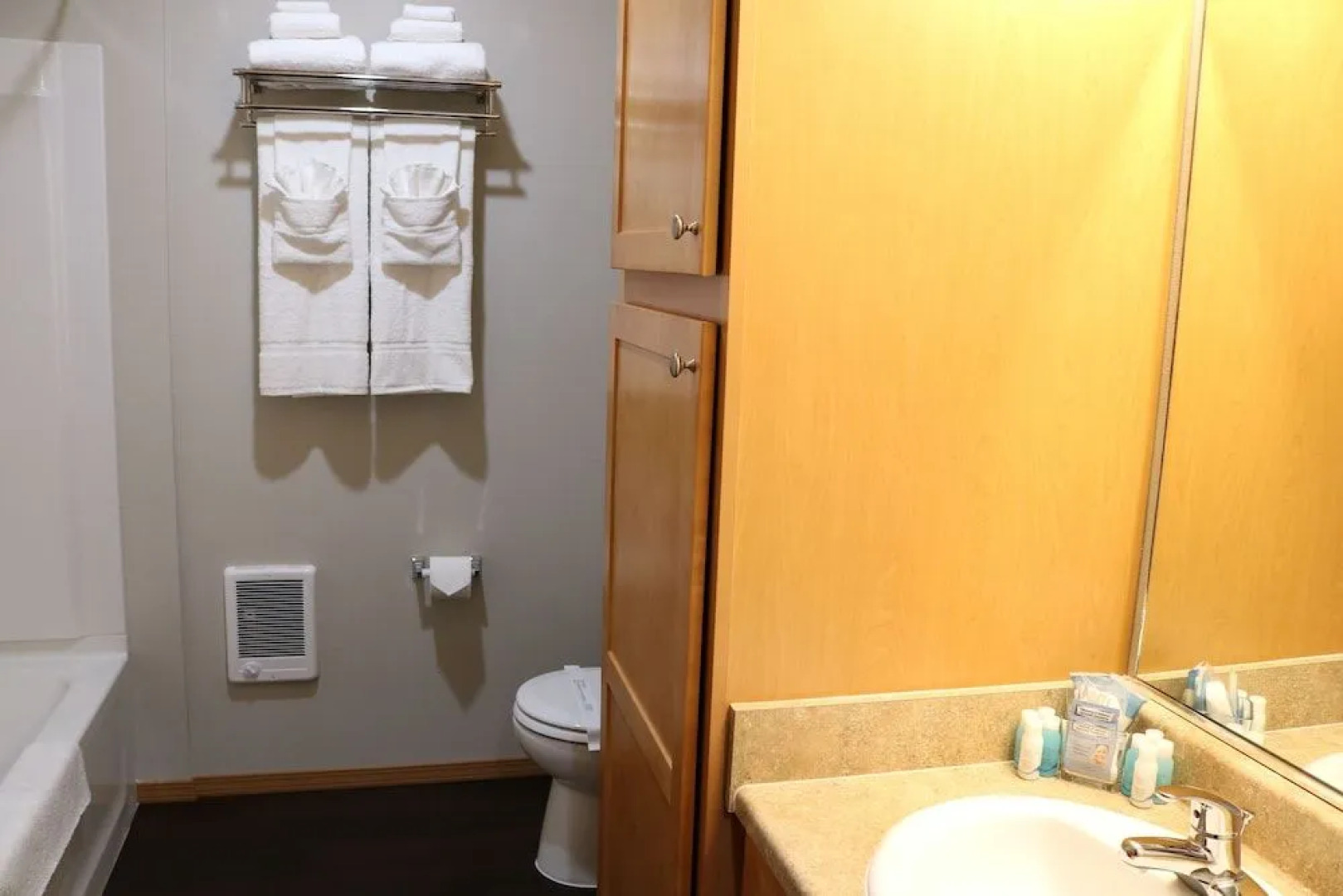 Autumn Leaf Furnished Apartments