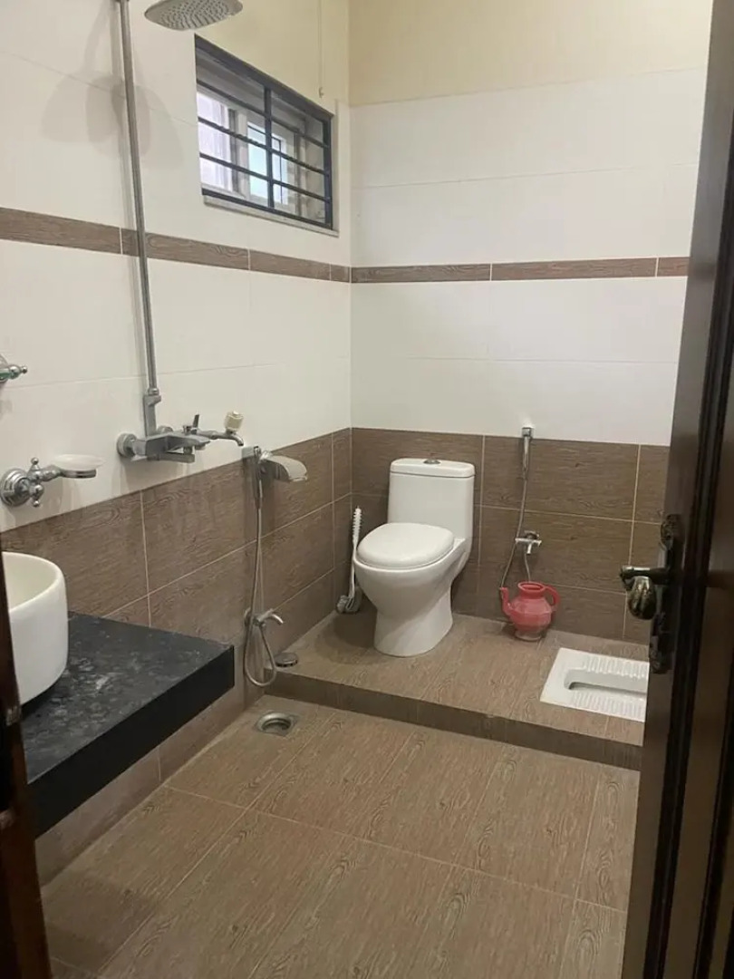 Warraich Villa gt Raod Gujrat Entire