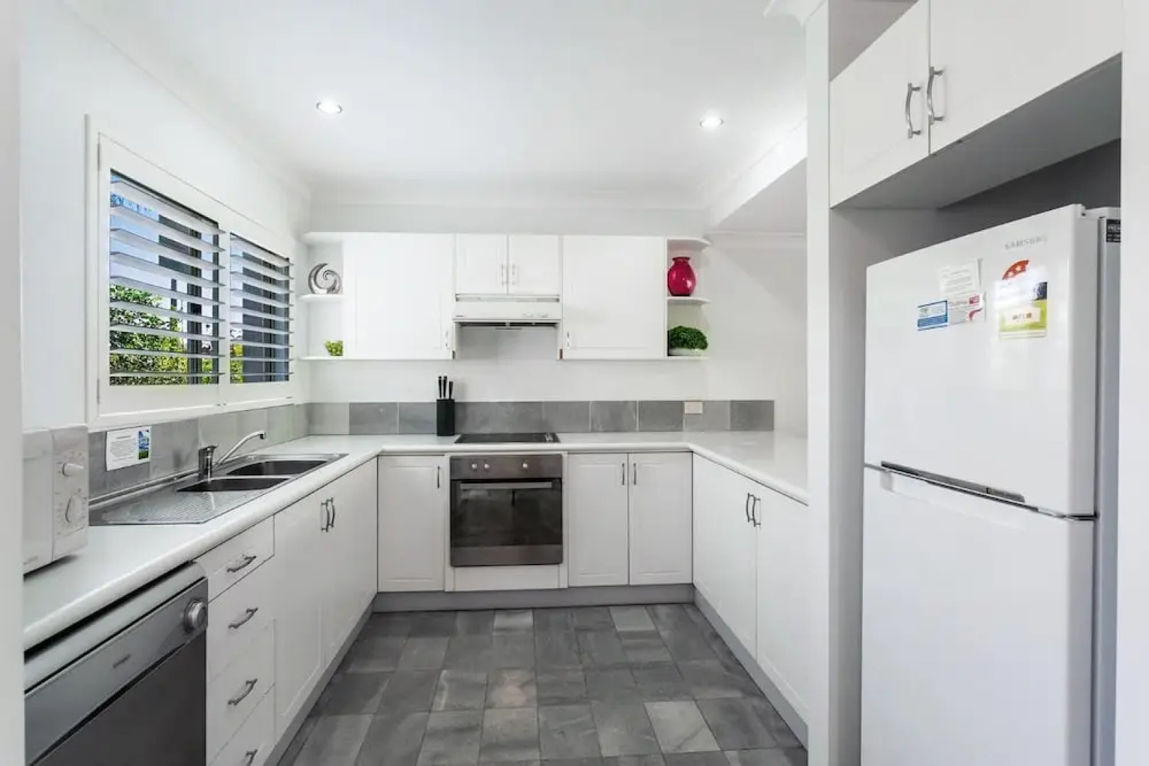 Pacific Blue Townhouse 351, 265 Sandy Point Road