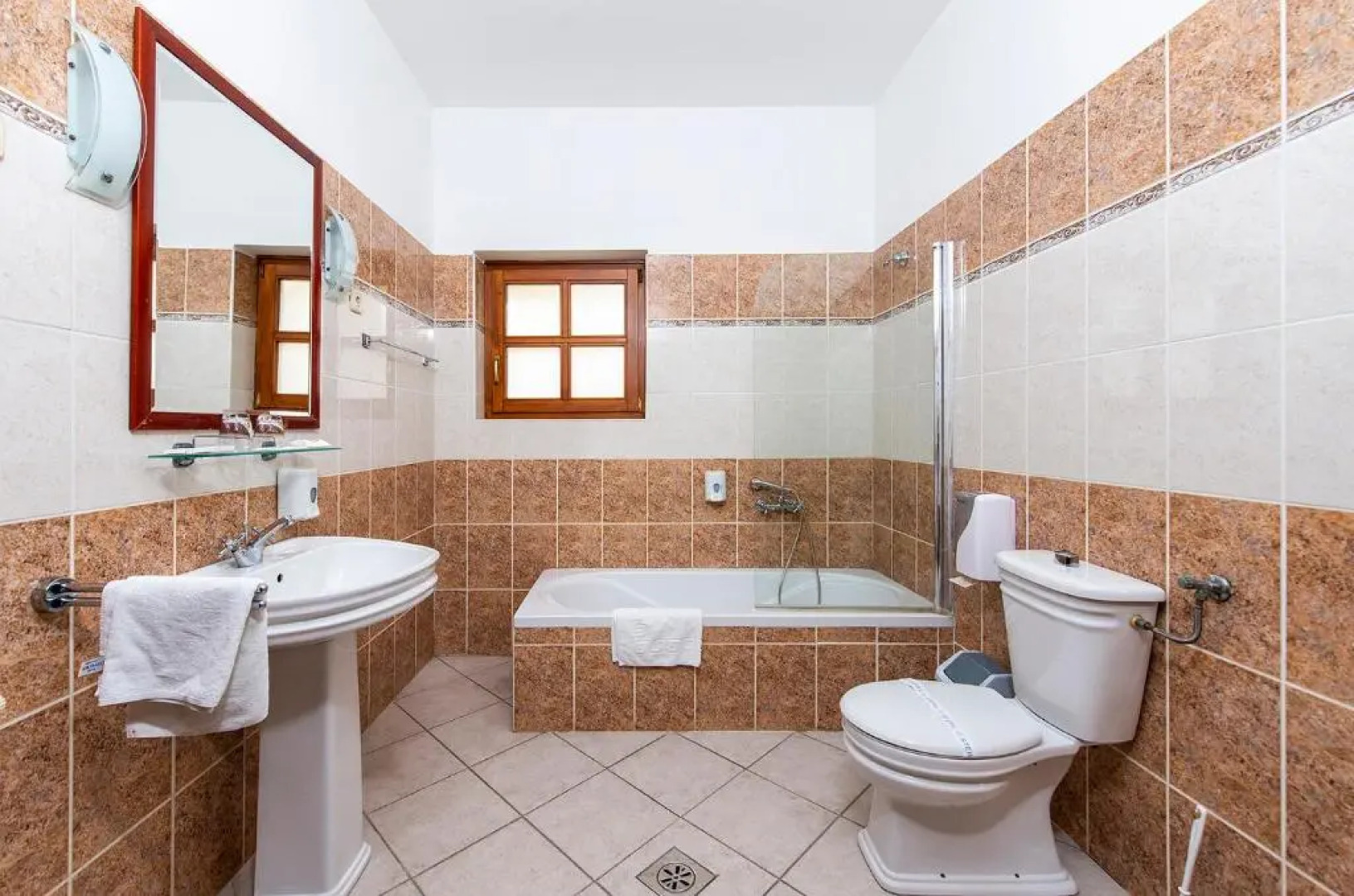 Gastland M0 Hotel & Conference Center