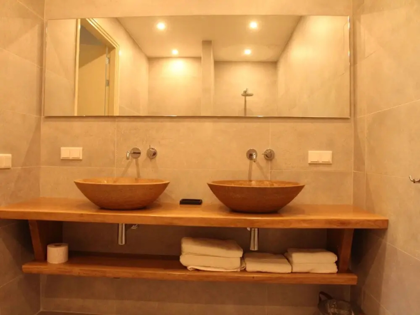 Luxurious Holiday Home with Hot Tub in Noordwijk